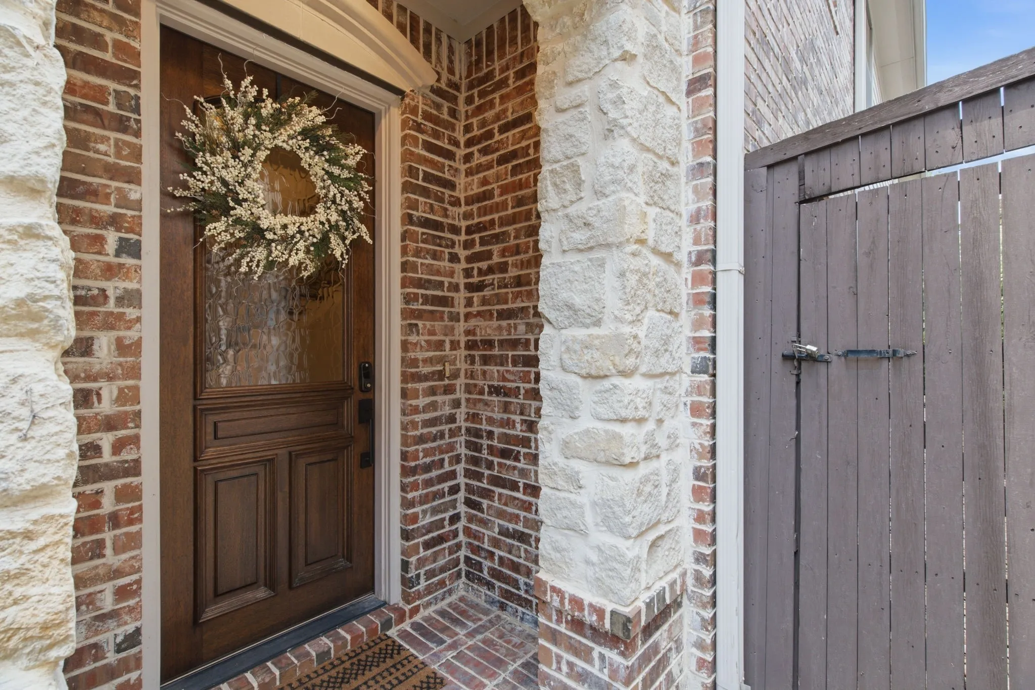 Single Family Residence For Sale in Dallas County , 5147 Miller Avenue, Dallas, Texas 75206, 3 Bedroom, 3 Bathroom, 2 Garage spaces, 2,485 Sqft, built in 2005, mls#21339192, Real Estate Agent in Dallas, Homes For Sale in Dallas county, Homes For Sale in Dallas, Realtor in Dallas Texas, Real Estate Brokerage Independent Realty Texas, Luminita Cordes Realtor