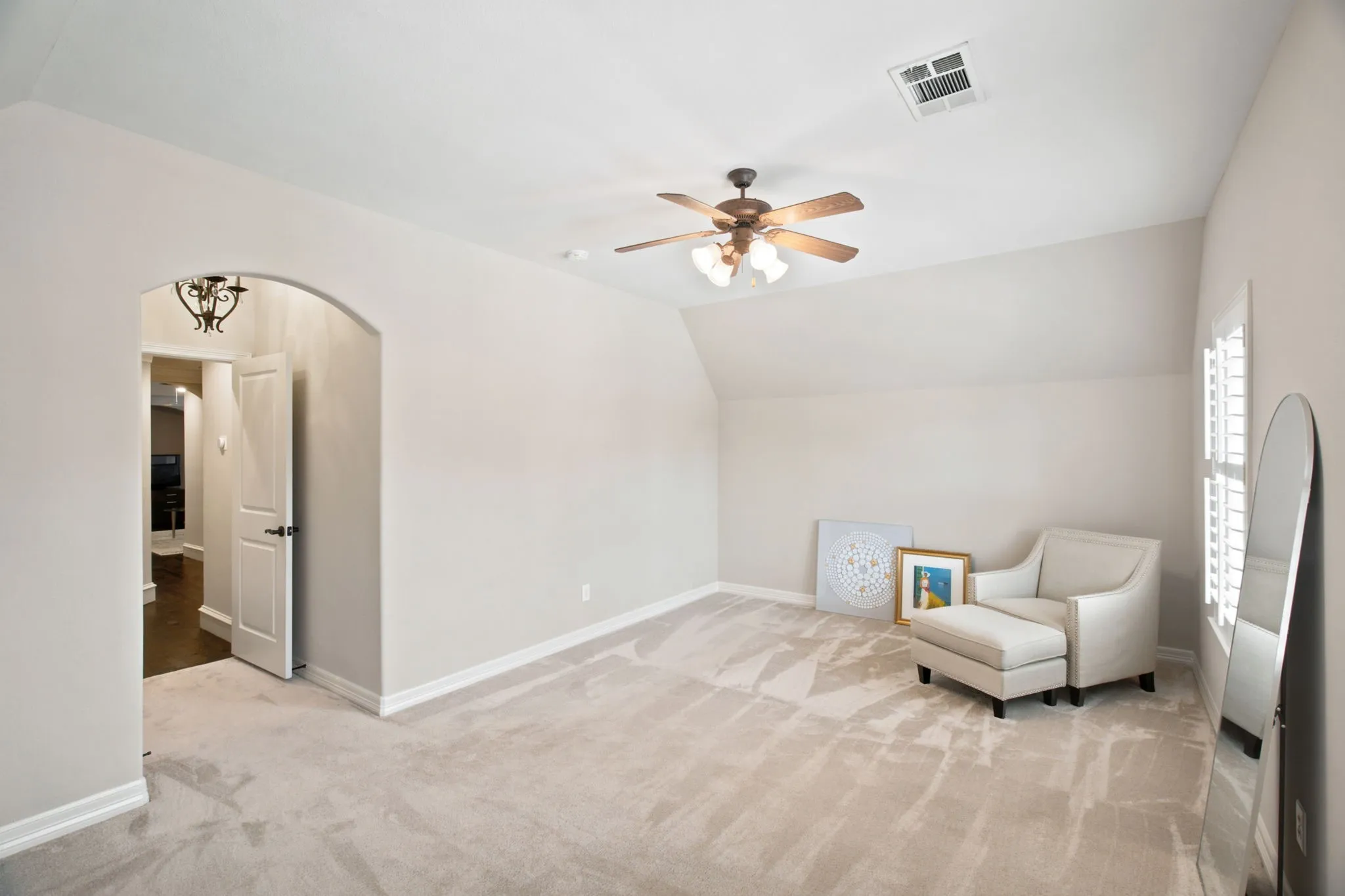 Single Family Residence For Sale in Dallas County , 5147 Miller Avenue, Dallas, Texas 75206, 3 Bedroom, 3 Bathroom, 2 Garage spaces, 2,485 Sqft, built in 2005, mls#21339192, Real Estate Agent in Dallas, Homes For Sale in Dallas county, Homes For Sale in Dallas, Realtor in Dallas Texas, Real Estate Brokerage Independent Realty Texas, Luminita Cordes Realtor