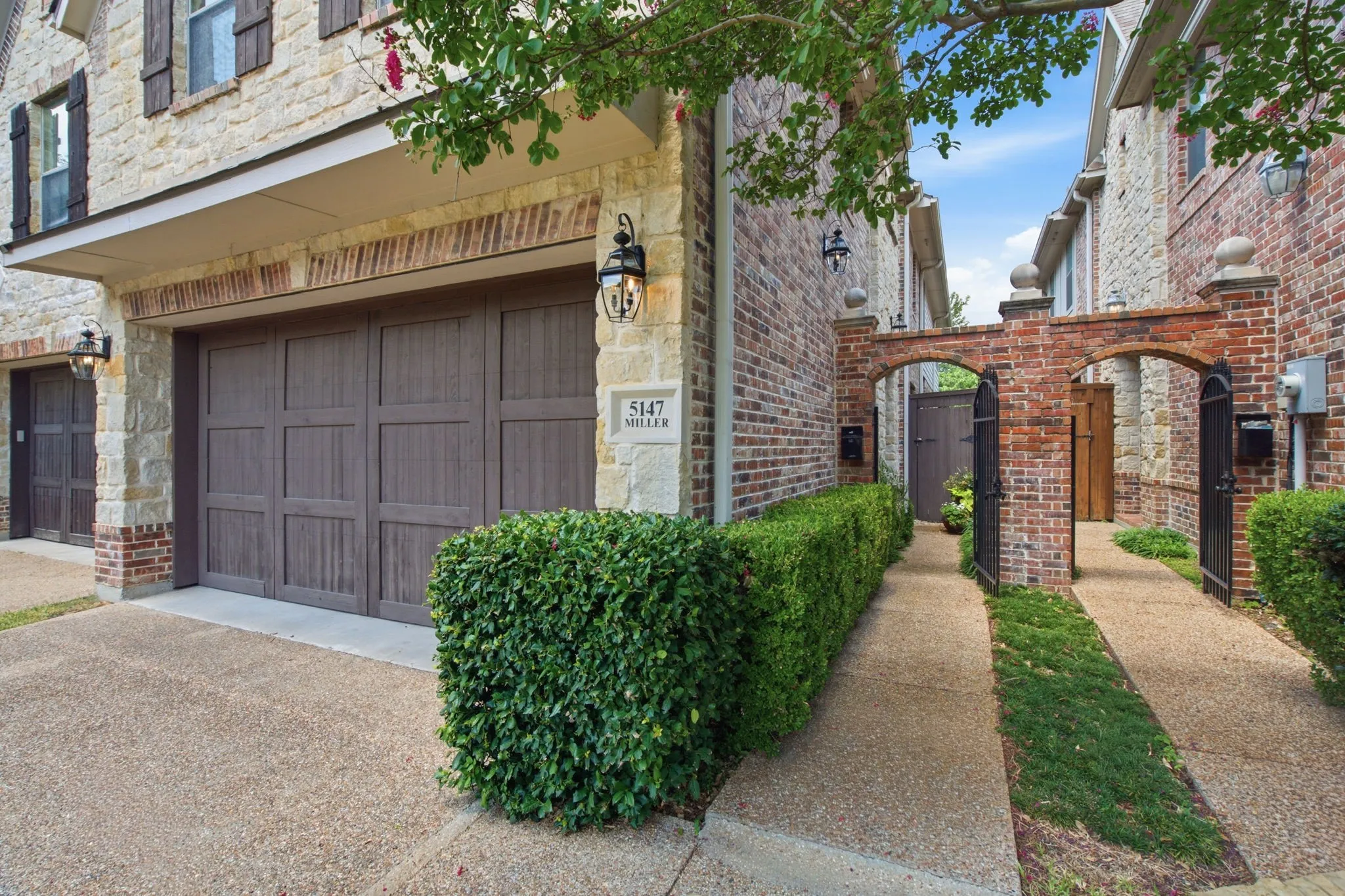 Single Family Residence For Sale in Dallas County , 5147 Miller Avenue, Dallas, Texas 75206, 3 Bedroom, 3 Bathroom, 2 Garage spaces, 2,485 Sqft, built in 2005, mls#21339192, Real Estate Agent in Dallas, Homes For Sale in Dallas county, Homes For Sale in Dallas, Realtor in Dallas Texas, Real Estate Brokerage Independent Realty Texas, Luminita Cordes Realtor