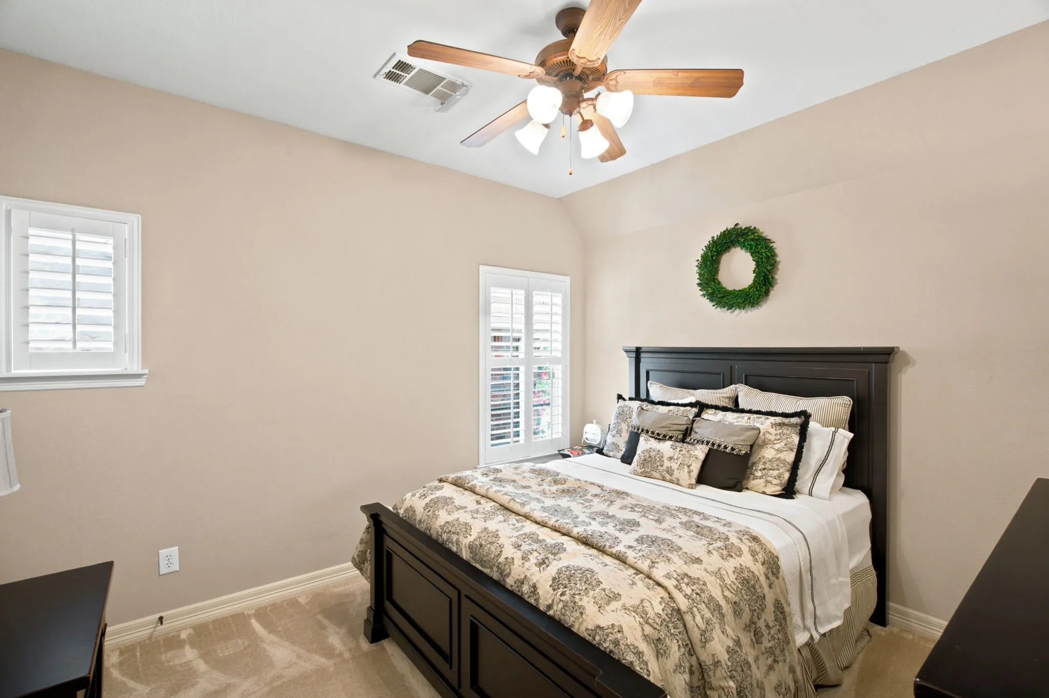 Single Family Residence For Sale in Dallas County , 5147 Miller Avenue, Dallas, Texas 75206, 3 Bedroom, 3 Bathroom, 2 Garage spaces, 2,485 Sqft, built in 2005, mls#21339192, Real Estate Agent in Dallas, Homes For Sale in Dallas county, Homes For Sale in Dallas, Realtor in Dallas Texas, Real Estate Brokerage Independent Realty Texas, Luminita Cordes Realtor