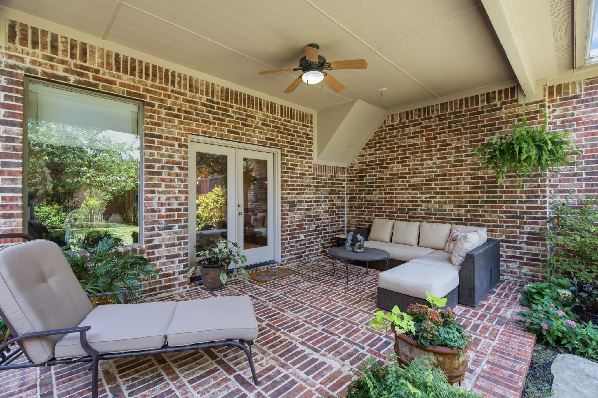 Single Family Residence For Sale in Dallas County , 5147 Miller Avenue, Dallas, Texas 75206, 3 Bedroom, 3 Bathroom, 2 Garage spaces, 2,485 Sqft, built in 2005, mls#21339192, Real Estate Agent in Dallas, Homes For Sale in Dallas county, Homes For Sale in Dallas, Realtor in Dallas Texas, Real Estate Brokerage Independent Realty Texas, Luminita Cordes Realtor