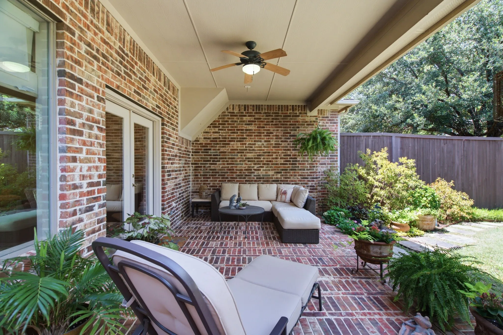 Single Family Residence For Sale in Dallas County , 5147 Miller Avenue, Dallas, Texas 75206, 3 Bedroom, 3 Bathroom, 2 Garage spaces, 2,485 Sqft, built in 2005, mls#21339192, Real Estate Agent in Dallas, Homes For Sale in Dallas county, Homes For Sale in Dallas, Realtor in Dallas Texas, Real Estate Brokerage Independent Realty Texas, Luminita Cordes Realtor