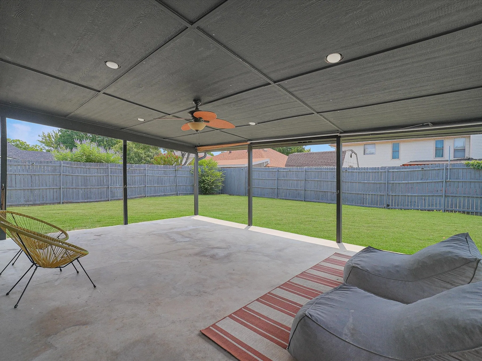 Expansive covered patio featuring a concrete surface, recessed lighting, and a ceiling fan