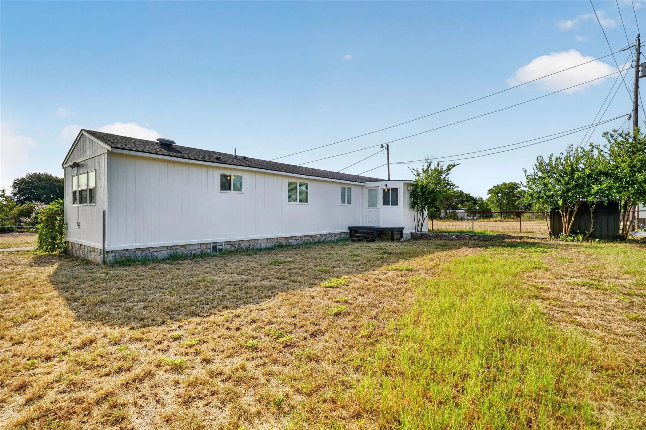 Mobile Home For Sale in Hood County , 3205 Oak Hill Drive, Granbury, Texas 76048, 2 Bedroom, 2 Bathroom, Garage spaces, 826 Sqft, built in 1996, mls#21352537, Real Estate Agent in Granbury, Homes For Sale in Hood county, Homes For Sale in Granbury, Realtor in Granbury Texas, Real Estate Brokerage Independent Realty Texas, Luminita Cordes Realtor