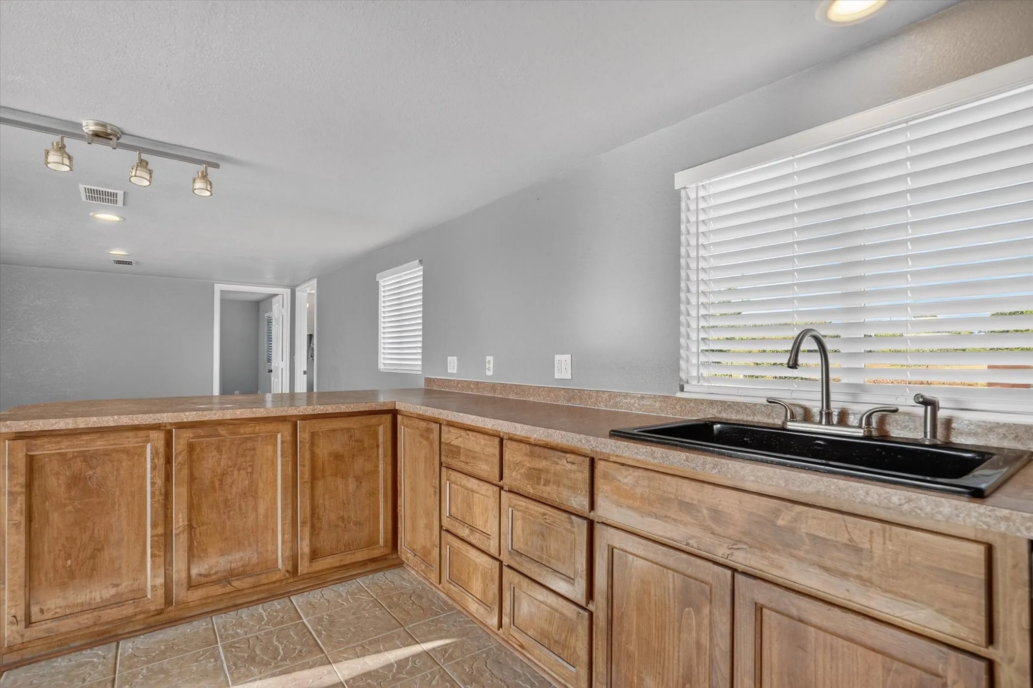 Mobile Home For Sale in Hood County , 3205 Oak Hill Drive, Granbury, Texas 76048, 2 Bedroom, 2 Bathroom, Garage spaces, 826 Sqft, built in 1996, mls#21352537, Real Estate Agent in Granbury, Homes For Sale in Hood county, Homes For Sale in Granbury, Realtor in Granbury Texas, Real Estate Brokerage Independent Realty Texas, Luminita Cordes Realtor