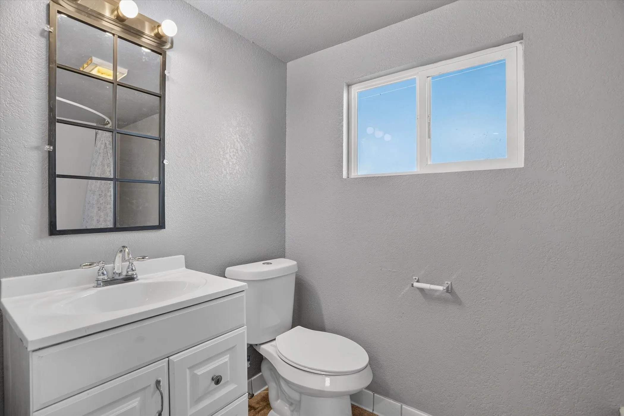 Mobile Home For Sale in Hood County , 3205 Oak Hill Drive, Granbury, Texas 76048, 2 Bedroom, 2 Bathroom, Garage spaces, 826 Sqft, built in 1996, mls#21352537, Real Estate Agent in Granbury, Homes For Sale in Hood county, Homes For Sale in Granbury, Realtor in Granbury Texas, Real Estate Brokerage Independent Realty Texas, Luminita Cordes Realtor