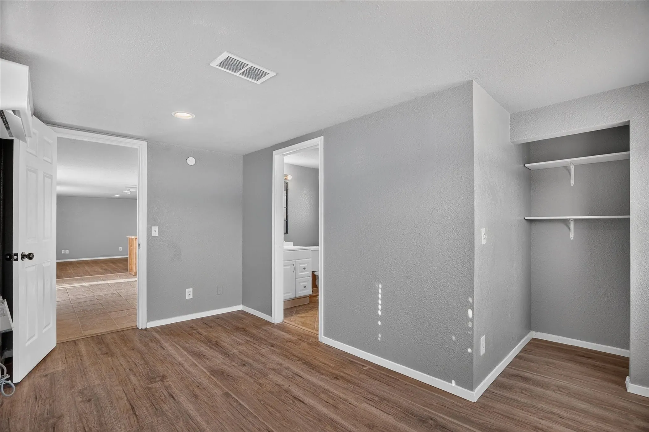 Mobile Home For Sale in Hood County , 3205 Oak Hill Drive, Granbury, Texas 76048, 2 Bedroom, 2 Bathroom, Garage spaces, 826 Sqft, built in 1996, mls#21352537, Real Estate Agent in Granbury, Homes For Sale in Hood county, Homes For Sale in Granbury, Realtor in Granbury Texas, Real Estate Brokerage Independent Realty Texas, Luminita Cordes Realtor
