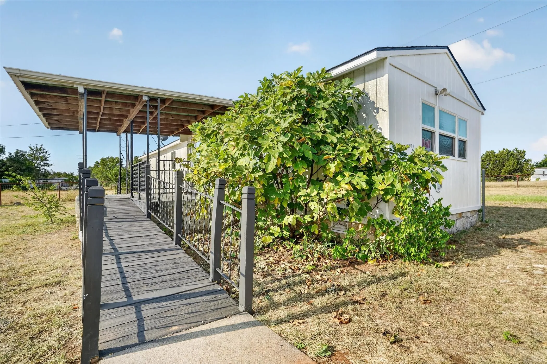 Mobile Home For Sale in Hood County , 3205 Oak Hill Drive, Granbury, Texas 76048, 2 Bedroom, 2 Bathroom, Garage spaces, 826 Sqft, built in 1996, mls#21352537, Real Estate Agent in Granbury, Homes For Sale in Hood county, Homes For Sale in Granbury, Realtor in Granbury Texas, Real Estate Brokerage Independent Realty Texas, Luminita Cordes Realtor