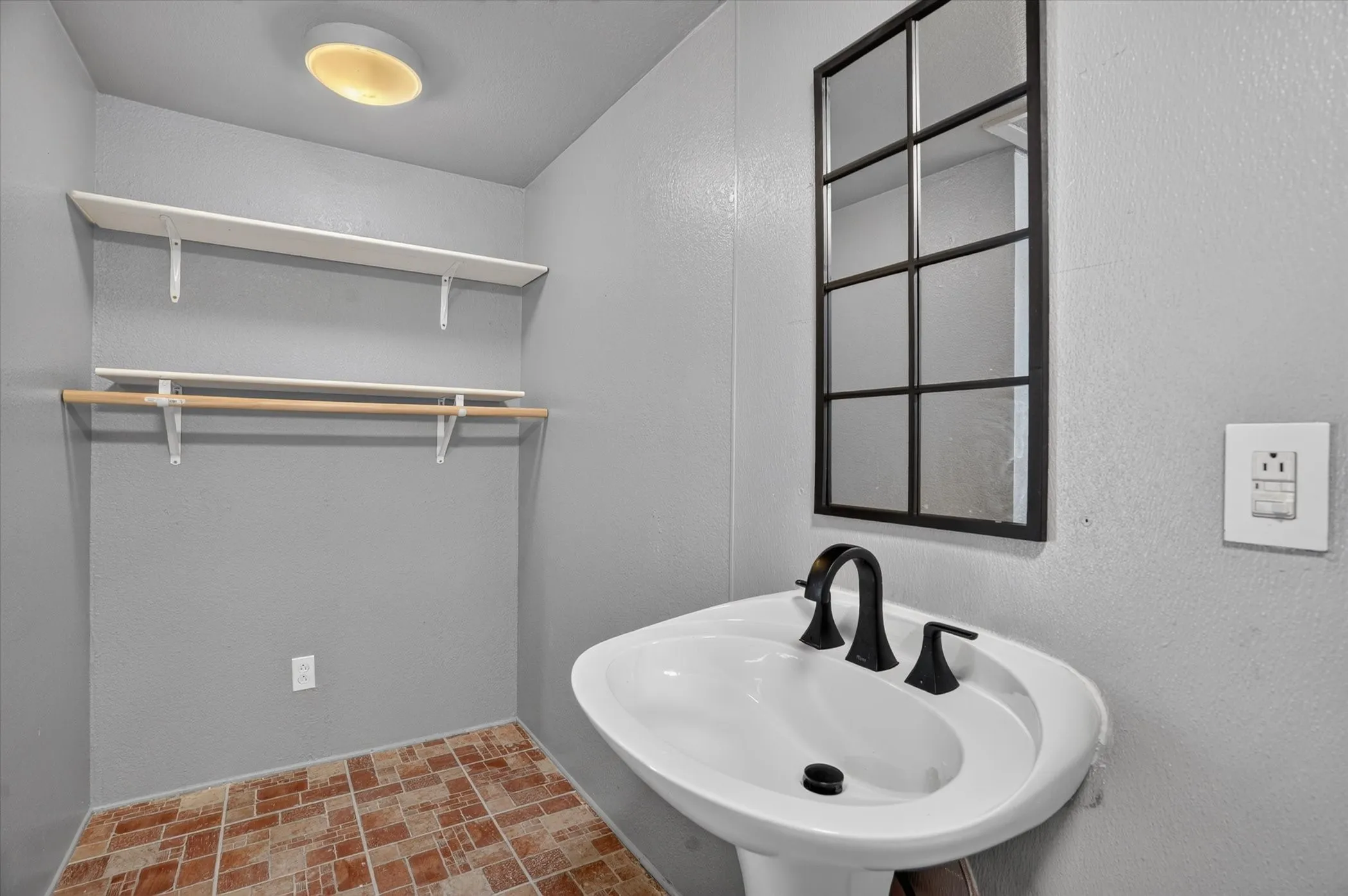 Mobile Home For Sale in Hood County , 3205 Oak Hill Drive, Granbury, Texas 76048, 2 Bedroom, 2 Bathroom, Garage spaces, 826 Sqft, built in 1996, mls#21352537, Real Estate Agent in Granbury, Homes For Sale in Hood county, Homes For Sale in Granbury, Realtor in Granbury Texas, Real Estate Brokerage Independent Realty Texas, Luminita Cordes Realtor