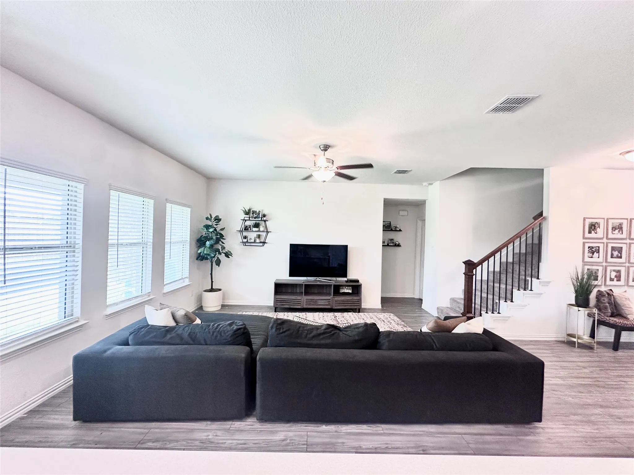 Single Family Residence For Sale in Denton County , 1364 Renoir Drive, Little Elm, Texas 75068, 4 Bedroom, 3 Bathroom, 2 Garage spaces, 2,363 Sqft, built in 2019, mls#21346530, Real Estate Agent in Little Elm, Homes For Sale in Denton county, Homes For Sale in Little Elm, Realtor in Little Elm Texas, Real Estate Brokerage Independent Realty Texas, Luminita Cordes Realtor