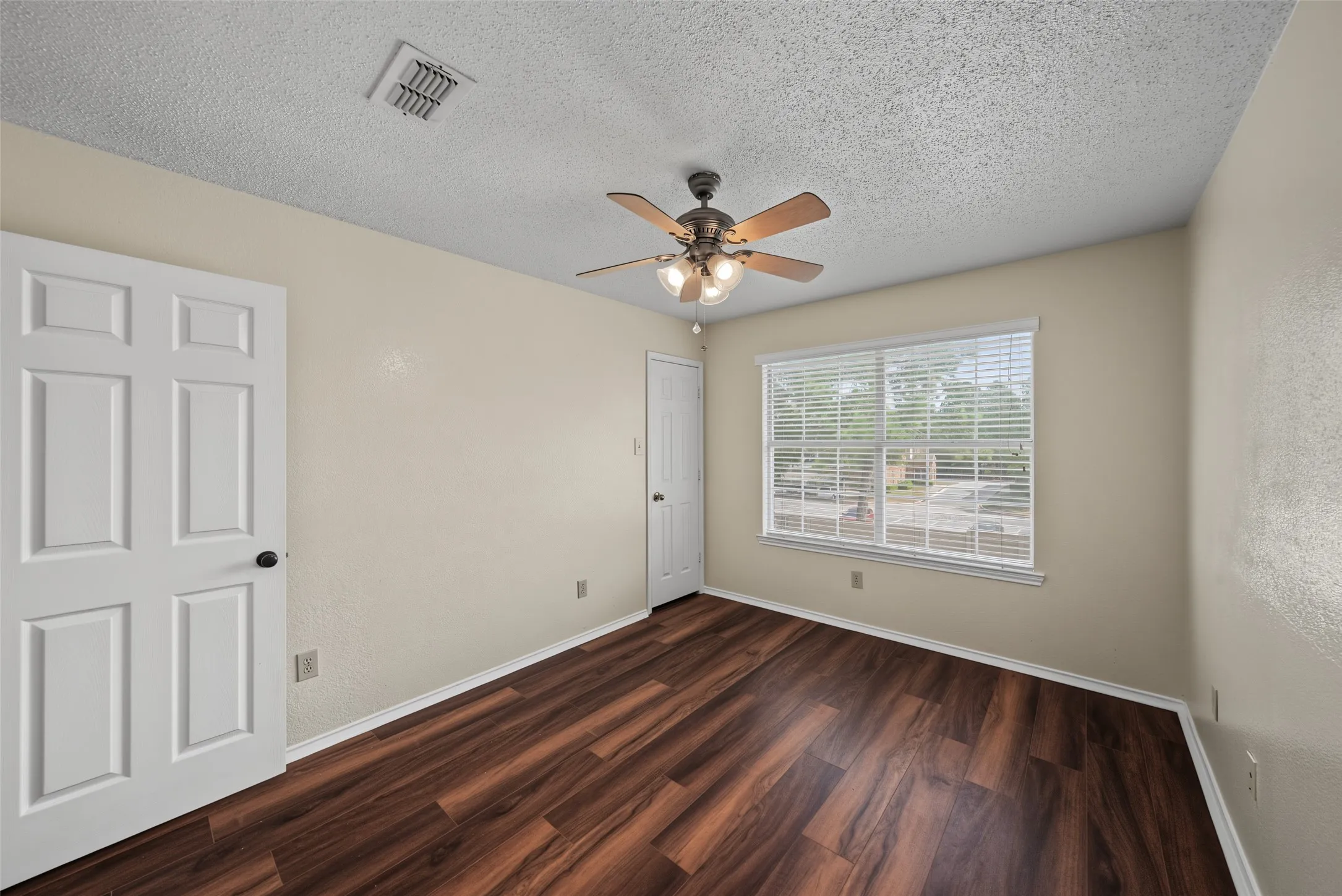 Single Family Residence For Sale in Tarrant County , 8112 Fireside Drive, North Richland Hills, Texas 76182, 4 Bedroom, 3 Bathroom, 2 Garage spaces, 2,113 Sqft, built in 1989, mls#21352368, Real Estate Agent in North Richland Hills, Homes For Sale in Tarrant county, Homes For Sale in North Richland Hills, Realtor in North Richland Hills Texas, Real Estate Brokerage Independent Realty Texas, Luminita Cordes Realtor