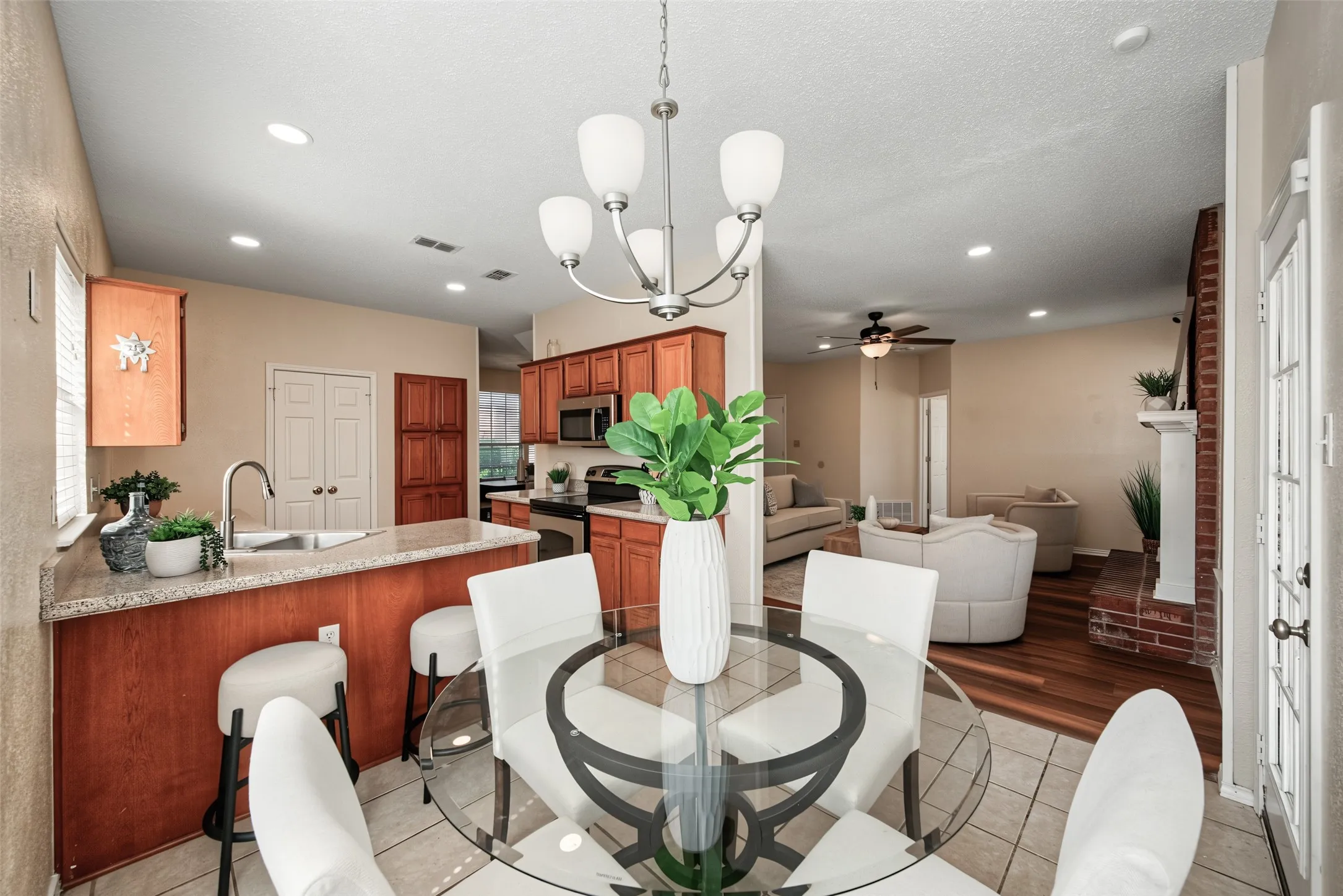 Single Family Residence For Sale in Tarrant County , 8112 Fireside Drive, North Richland Hills, Texas 76182, 4 Bedroom, 3 Bathroom, 2 Garage spaces, 2,113 Sqft, built in 1989, mls#21352368, Real Estate Agent in North Richland Hills, Homes For Sale in Tarrant county, Homes For Sale in North Richland Hills, Realtor in North Richland Hills Texas, Real Estate Brokerage Independent Realty Texas, Luminita Cordes Realtor