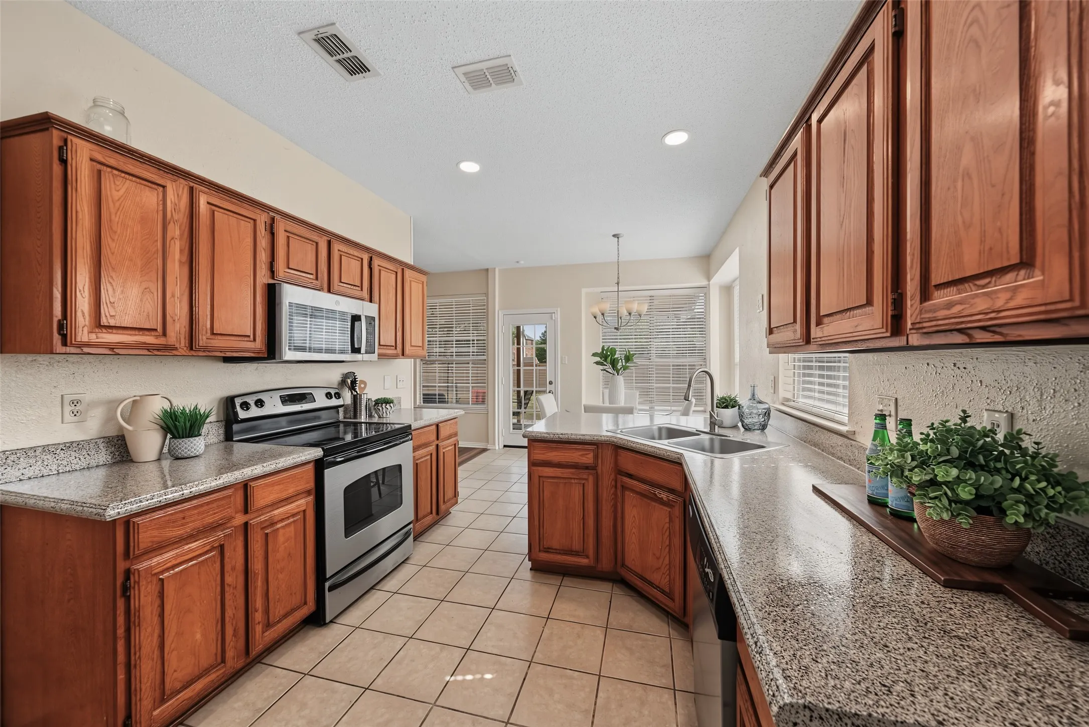 Single Family Residence For Sale in Tarrant County , 8112 Fireside Drive, North Richland Hills, Texas 76182, 4 Bedroom, 3 Bathroom, 2 Garage spaces, 2,113 Sqft, built in 1989, mls#21352368, Real Estate Agent in North Richland Hills, Homes For Sale in Tarrant county, Homes For Sale in North Richland Hills, Realtor in North Richland Hills Texas, Real Estate Brokerage Independent Realty Texas, Luminita Cordes Realtor