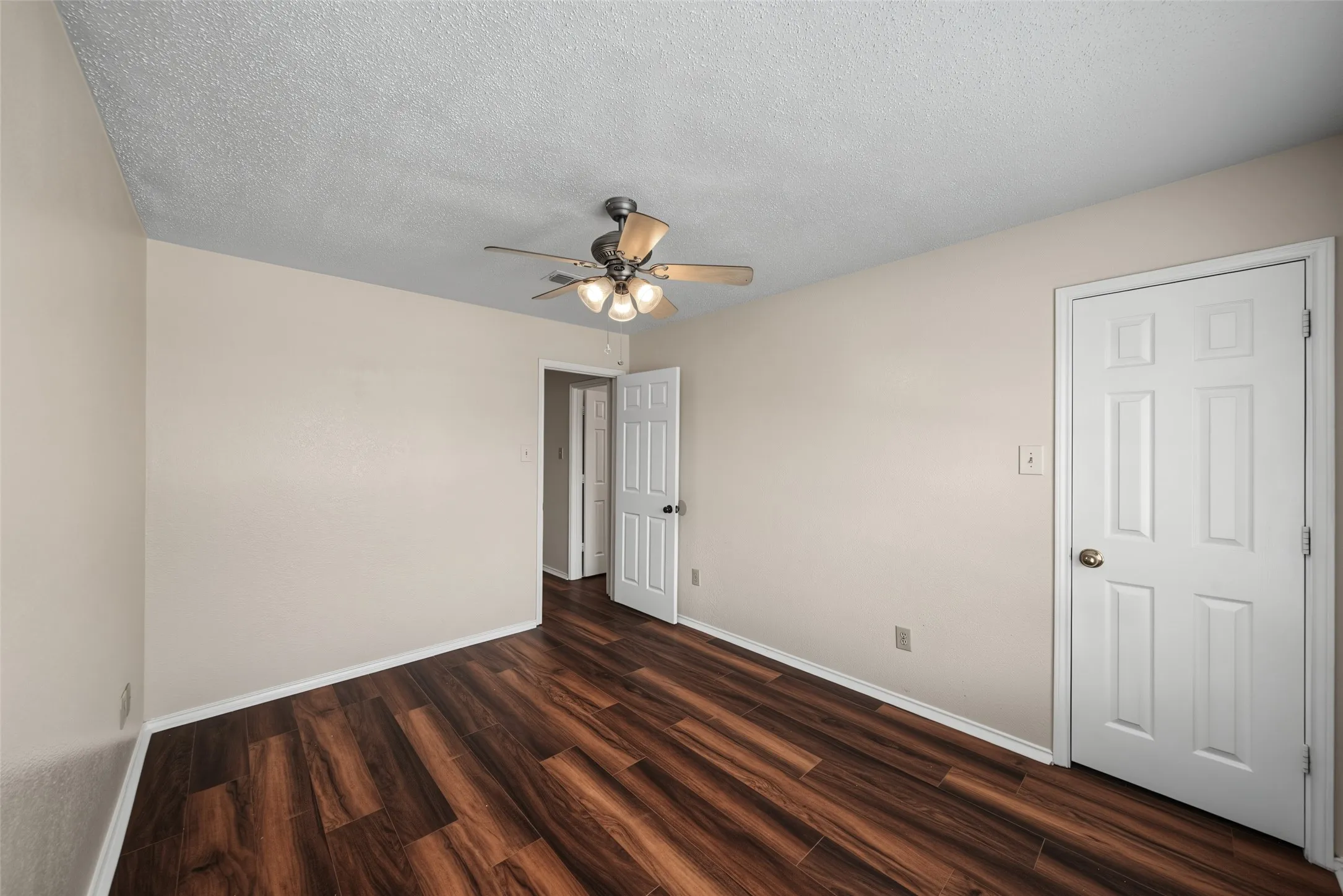 Single Family Residence For Sale in Tarrant County , 8112 Fireside Drive, North Richland Hills, Texas 76182, 4 Bedroom, 3 Bathroom, 2 Garage spaces, 2,113 Sqft, built in 1989, mls#21352368, Real Estate Agent in North Richland Hills, Homes For Sale in Tarrant county, Homes For Sale in North Richland Hills, Realtor in North Richland Hills Texas, Real Estate Brokerage Independent Realty Texas, Luminita Cordes Realtor