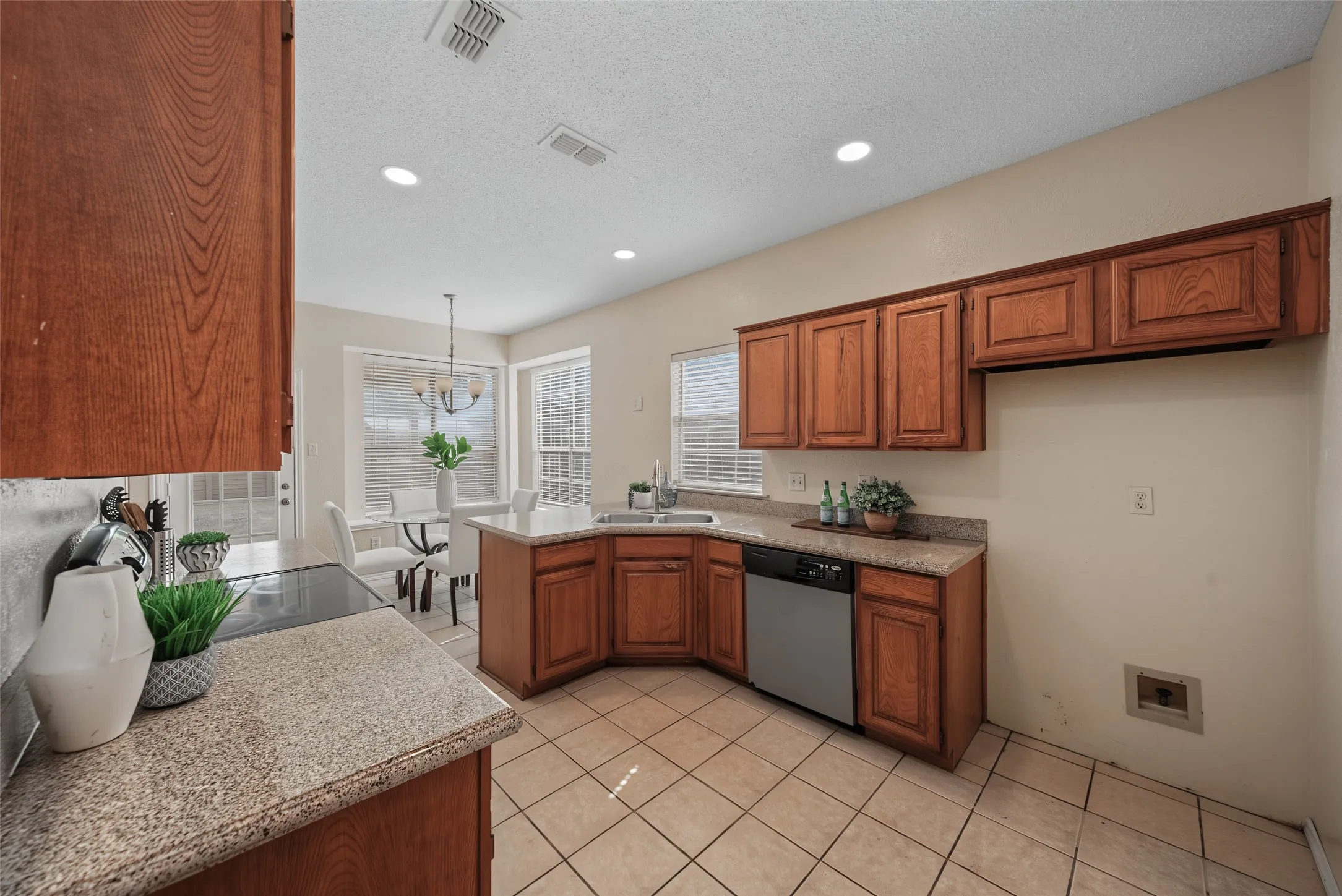 Single Family Residence For Sale in Tarrant County , 8112 Fireside Drive, North Richland Hills, Texas 76182, 4 Bedroom, 3 Bathroom, 2 Garage spaces, 2,113 Sqft, built in 1989, mls#21352368, Real Estate Agent in North Richland Hills, Homes For Sale in Tarrant county, Homes For Sale in North Richland Hills, Realtor in North Richland Hills Texas, Real Estate Brokerage Independent Realty Texas, Luminita Cordes Realtor