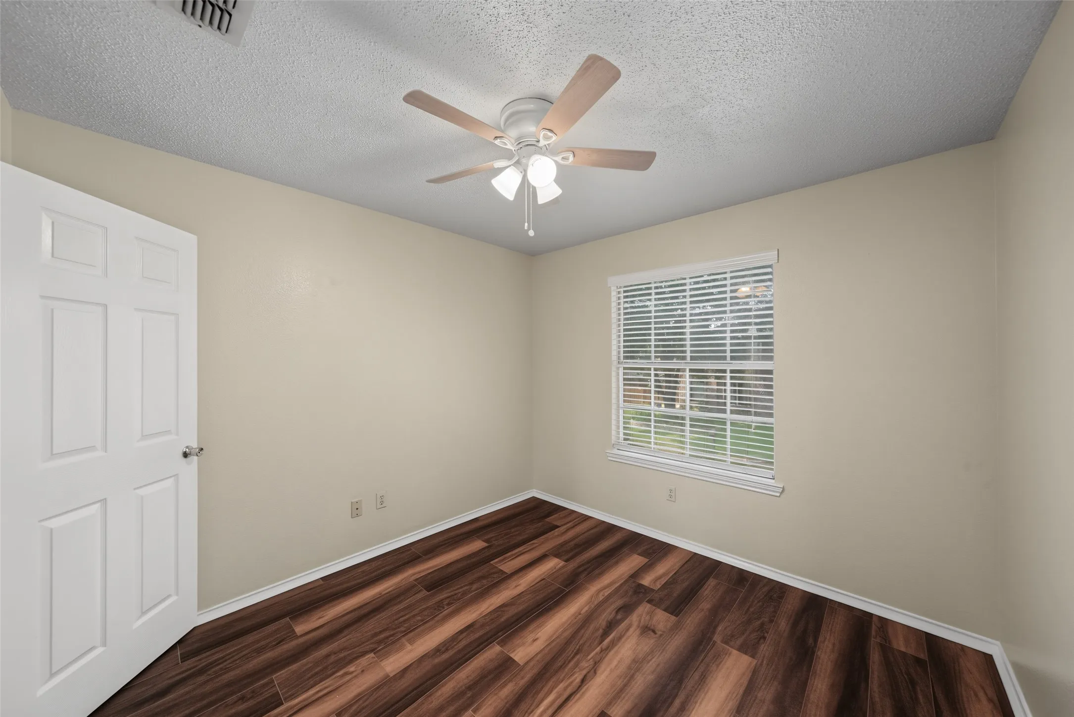 Single Family Residence For Sale in Tarrant County , 8112 Fireside Drive, North Richland Hills, Texas 76182, 4 Bedroom, 3 Bathroom, 2 Garage spaces, 2,113 Sqft, built in 1989, mls#21352368, Real Estate Agent in North Richland Hills, Homes For Sale in Tarrant county, Homes For Sale in North Richland Hills, Realtor in North Richland Hills Texas, Real Estate Brokerage Independent Realty Texas, Luminita Cordes Realtor