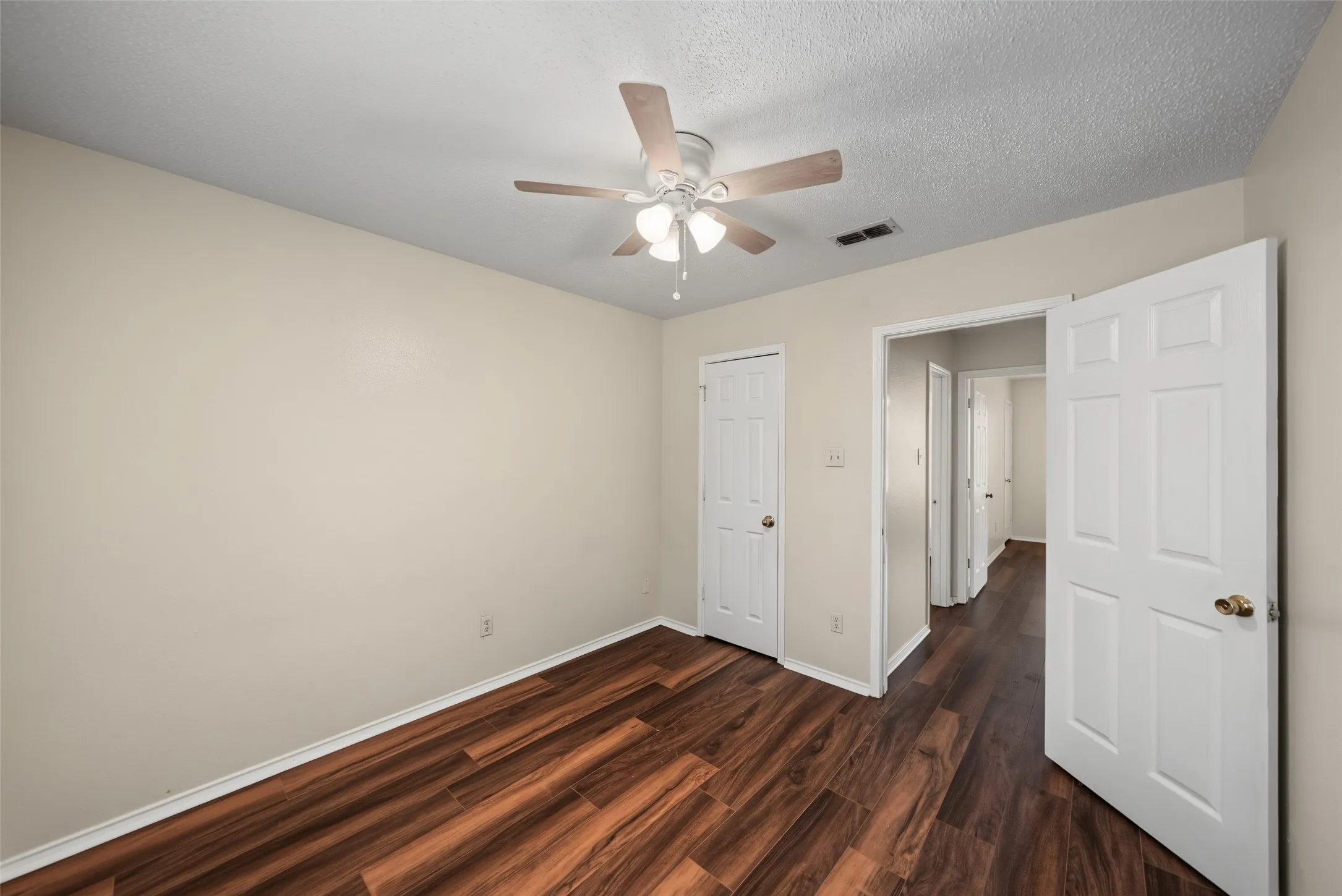 Single Family Residence For Sale in Tarrant County , 8112 Fireside Drive, North Richland Hills, Texas 76182, 4 Bedroom, 3 Bathroom, 2 Garage spaces, 2,113 Sqft, built in 1989, mls#21352368, Real Estate Agent in North Richland Hills, Homes For Sale in Tarrant county, Homes For Sale in North Richland Hills, Realtor in North Richland Hills Texas, Real Estate Brokerage Independent Realty Texas, Luminita Cordes Realtor