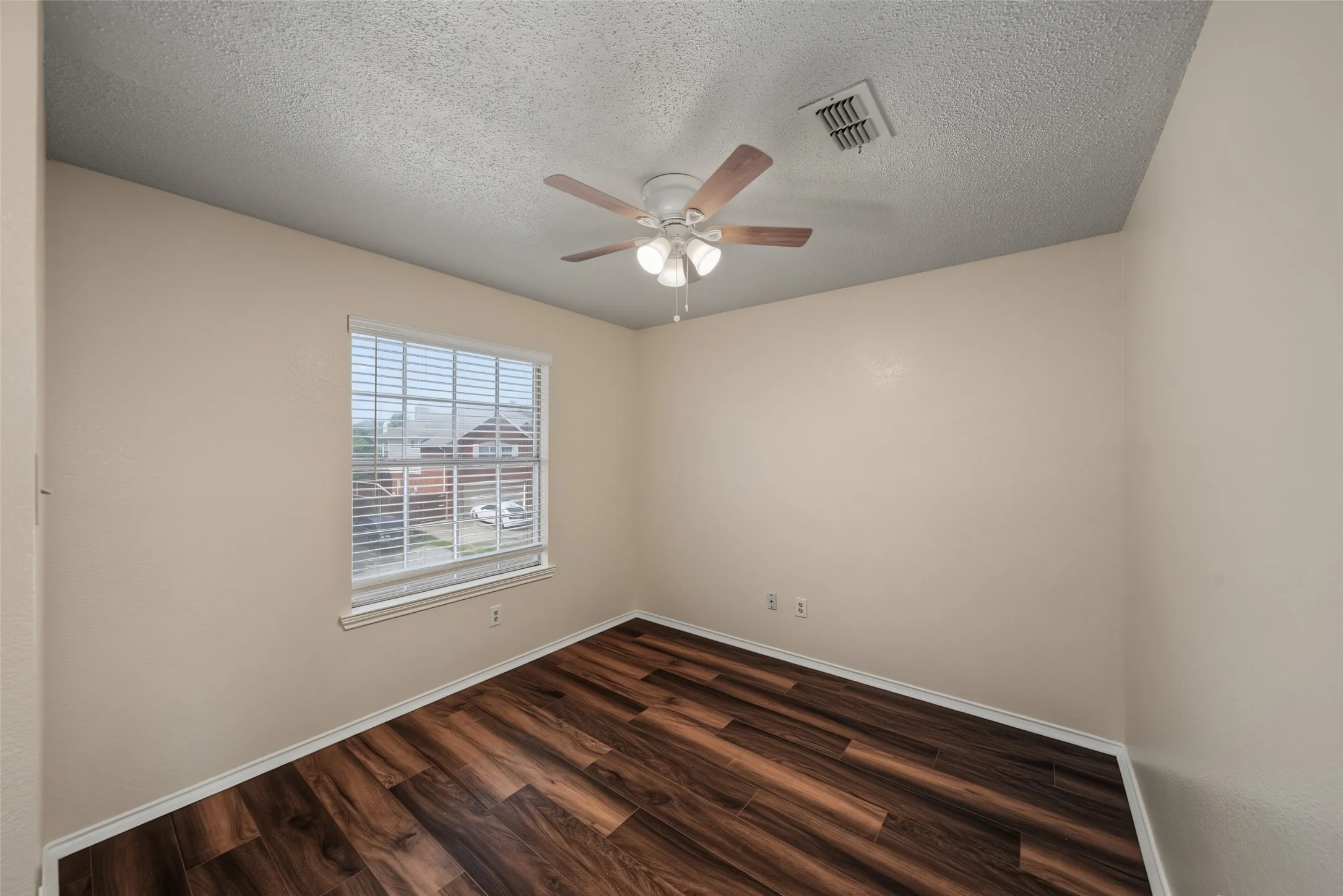 Single Family Residence For Sale in Tarrant County , 8112 Fireside Drive, North Richland Hills, Texas 76182, 4 Bedroom, 3 Bathroom, 2 Garage spaces, 2,113 Sqft, built in 1989, mls#21352368, Real Estate Agent in North Richland Hills, Homes For Sale in Tarrant county, Homes For Sale in North Richland Hills, Realtor in North Richland Hills Texas, Real Estate Brokerage Independent Realty Texas, Luminita Cordes Realtor