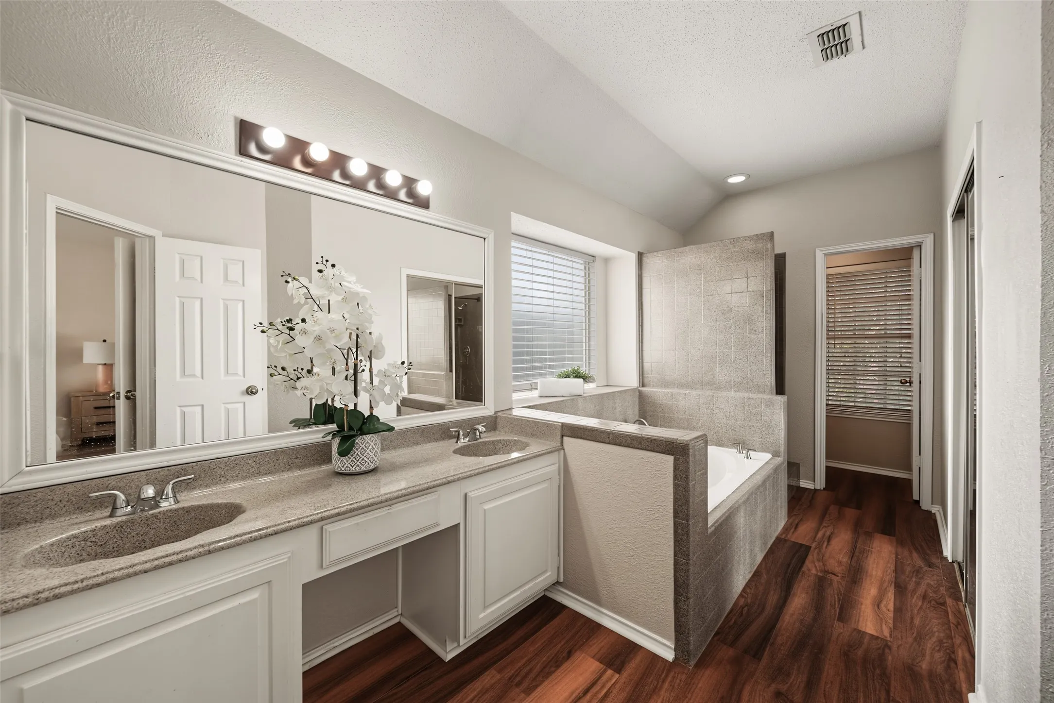 Single Family Residence For Sale in Tarrant County , 8112 Fireside Drive, North Richland Hills, Texas 76182, 4 Bedroom, 3 Bathroom, 2 Garage spaces, 2,113 Sqft, built in 1989, mls#21352368, Real Estate Agent in North Richland Hills, Homes For Sale in Tarrant county, Homes For Sale in North Richland Hills, Realtor in North Richland Hills Texas, Real Estate Brokerage Independent Realty Texas, Luminita Cordes Realtor