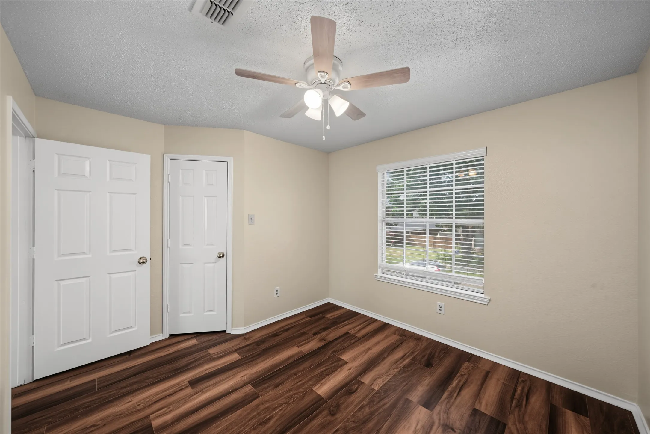 Single Family Residence For Sale in Tarrant County , 8112 Fireside Drive, North Richland Hills, Texas 76182, 4 Bedroom, 3 Bathroom, 2 Garage spaces, 2,113 Sqft, built in 1989, mls#21352368, Real Estate Agent in North Richland Hills, Homes For Sale in Tarrant county, Homes For Sale in North Richland Hills, Realtor in North Richland Hills Texas, Real Estate Brokerage Independent Realty Texas, Luminita Cordes Realtor