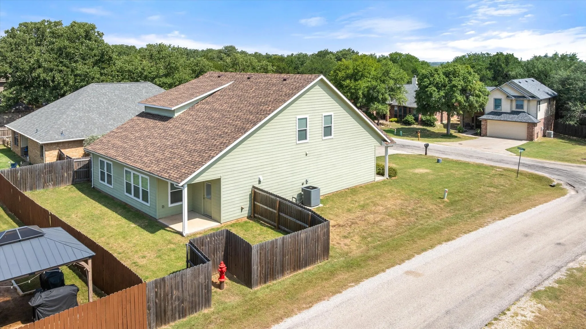 Single Family Residence For Sale in Hood County , 3805 Sage Court, Granbury, Texas 76048, 4 Bedroom, 3 Bathroom, 2 Garage spaces, 2,423 Sqft, built in 2022, mls#21344975, Real Estate Agent in Granbury, Homes For Sale in Hood county, Homes For Sale in Granbury, Realtor in Granbury Texas, Real Estate Brokerage Independent Realty Texas, Luminita Cordes Realtor