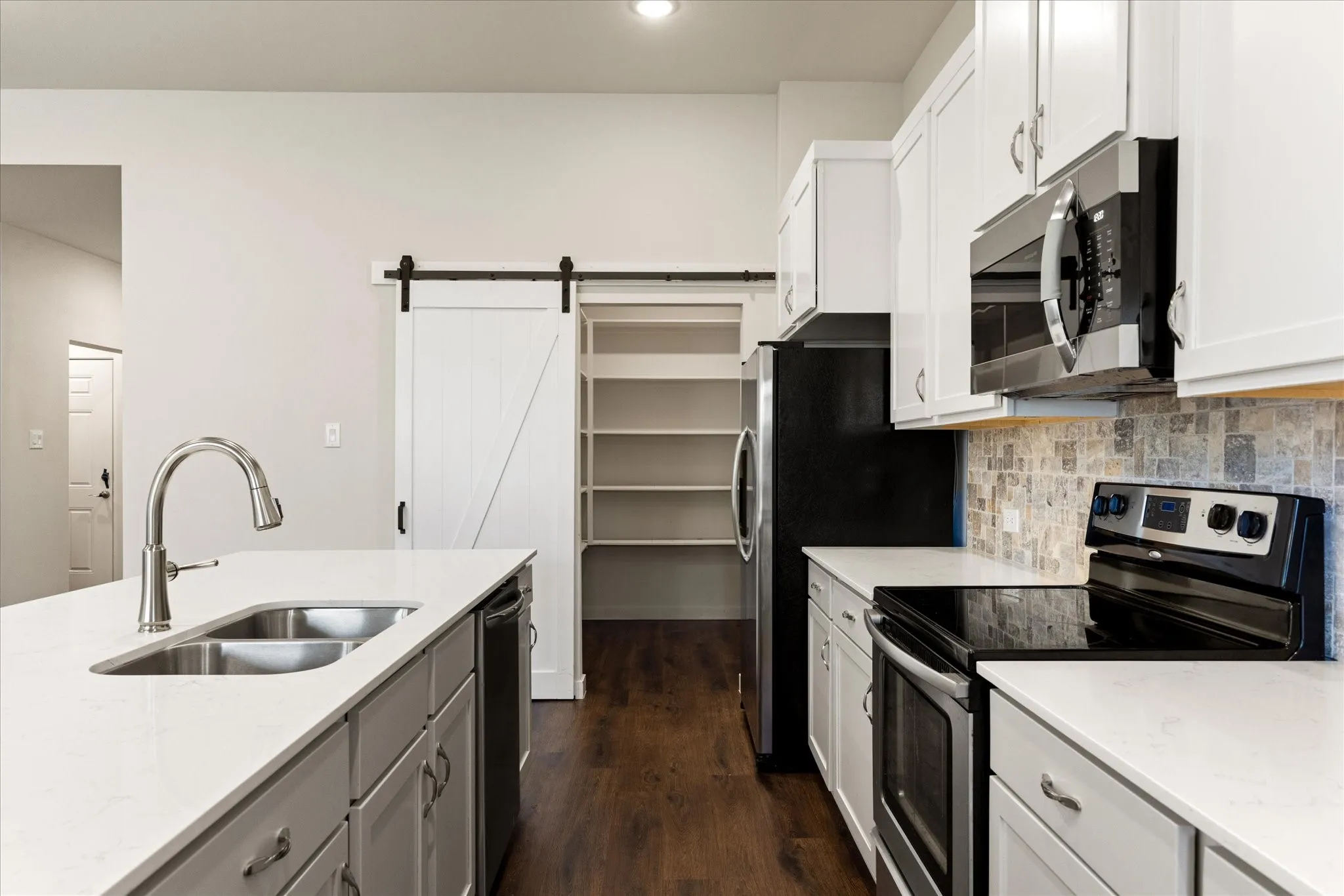 Single Family Residence For Sale in Hood County , 3805 Sage Court, Granbury, Texas 76048, 4 Bedroom, 3 Bathroom, 2 Garage spaces, 2,423 Sqft, built in 2022, mls#21344975, Real Estate Agent in Granbury, Homes For Sale in Hood county, Homes For Sale in Granbury, Realtor in Granbury Texas, Real Estate Brokerage Independent Realty Texas, Luminita Cordes Realtor