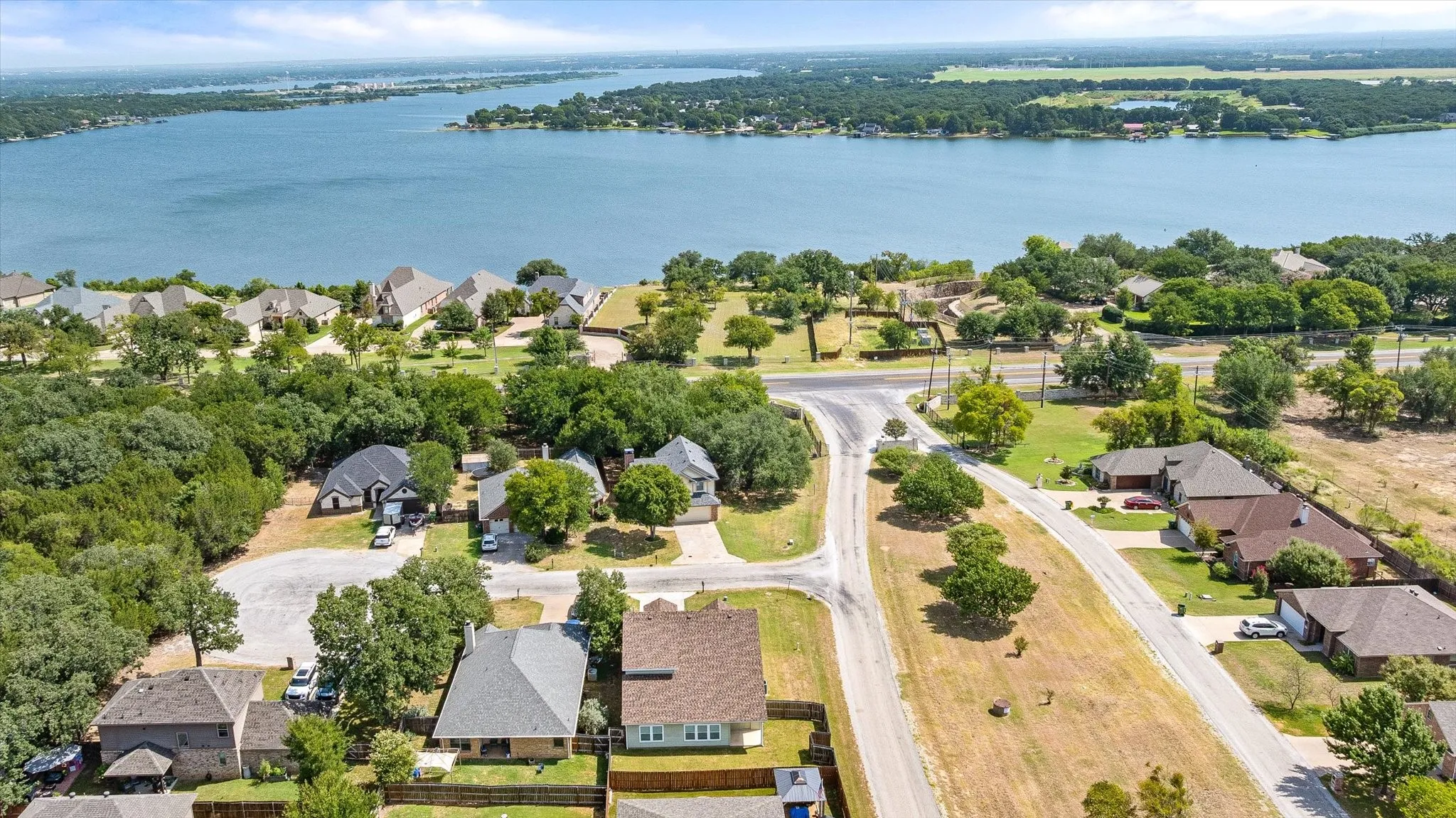 Single Family Residence For Sale in Hood County , 3805 Sage Court, Granbury, Texas 76048, 4 Bedroom, 3 Bathroom, 2 Garage spaces, 2,423 Sqft, built in 2022, mls#21344975, Real Estate Agent in Granbury, Homes For Sale in Hood county, Homes For Sale in Granbury, Realtor in Granbury Texas, Real Estate Brokerage Independent Realty Texas, Luminita Cordes Realtor