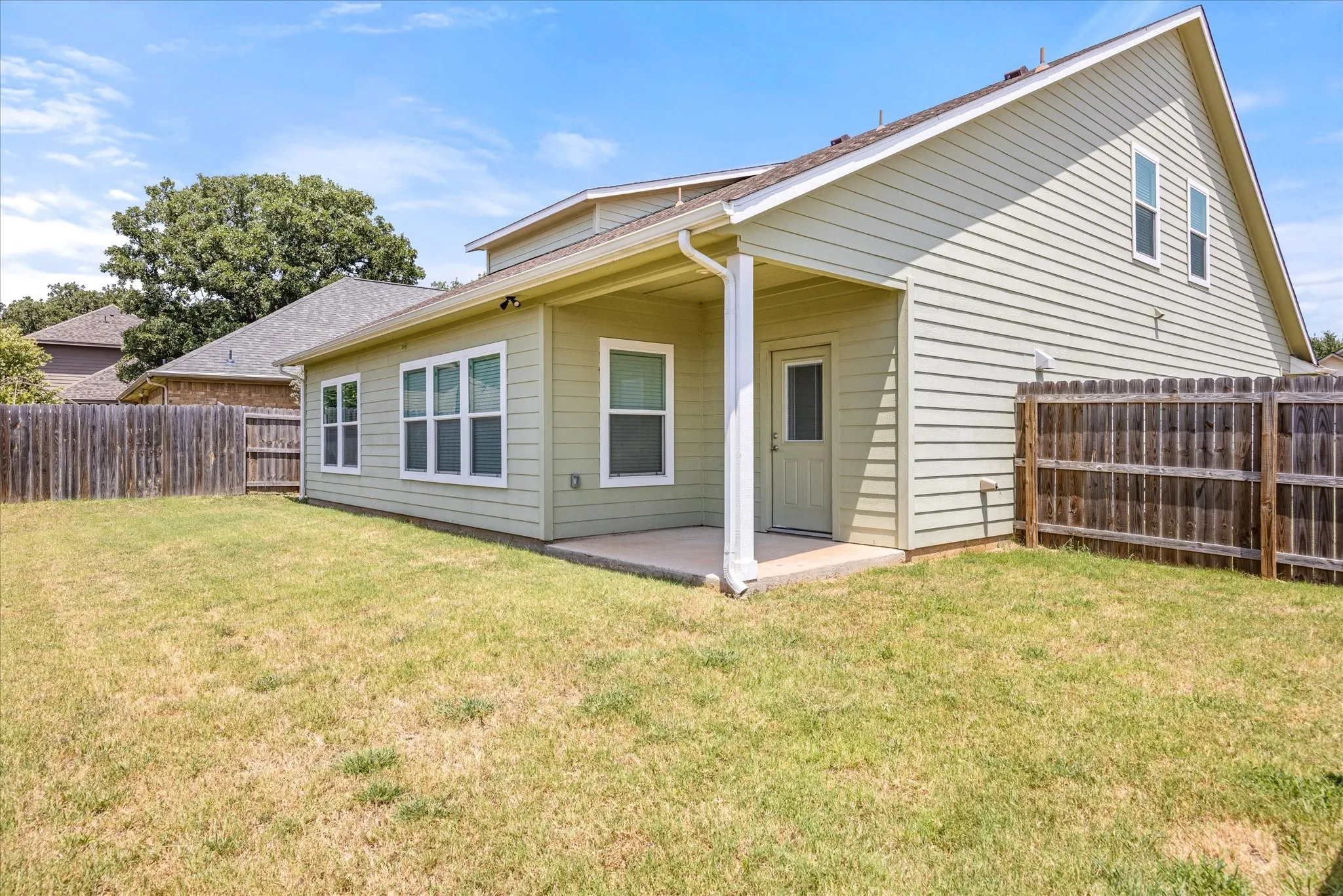 Single Family Residence For Sale in Hood County , 3805 Sage Court, Granbury, Texas 76048, 4 Bedroom, 3 Bathroom, 2 Garage spaces, 2,423 Sqft, built in 2022, mls#21344975, Real Estate Agent in Granbury, Homes For Sale in Hood county, Homes For Sale in Granbury, Realtor in Granbury Texas, Real Estate Brokerage Independent Realty Texas, Luminita Cordes Realtor