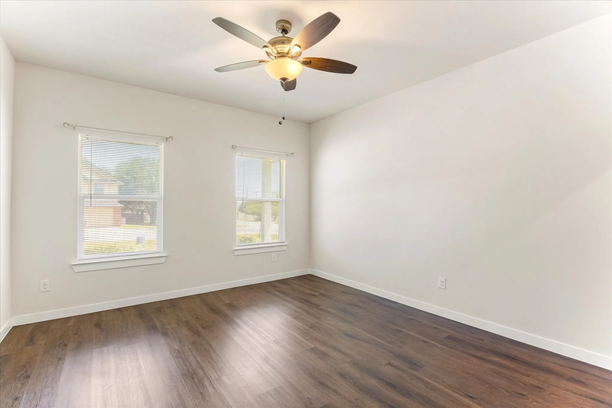 Single Family Residence For Sale in Hood County , 3805 Sage Court, Granbury, Texas 76048, 4 Bedroom, 3 Bathroom, 2 Garage spaces, 2,423 Sqft, built in 2022, mls#21344975, Real Estate Agent in Granbury, Homes For Sale in Hood county, Homes For Sale in Granbury, Realtor in Granbury Texas, Real Estate Brokerage Independent Realty Texas, Luminita Cordes Realtor