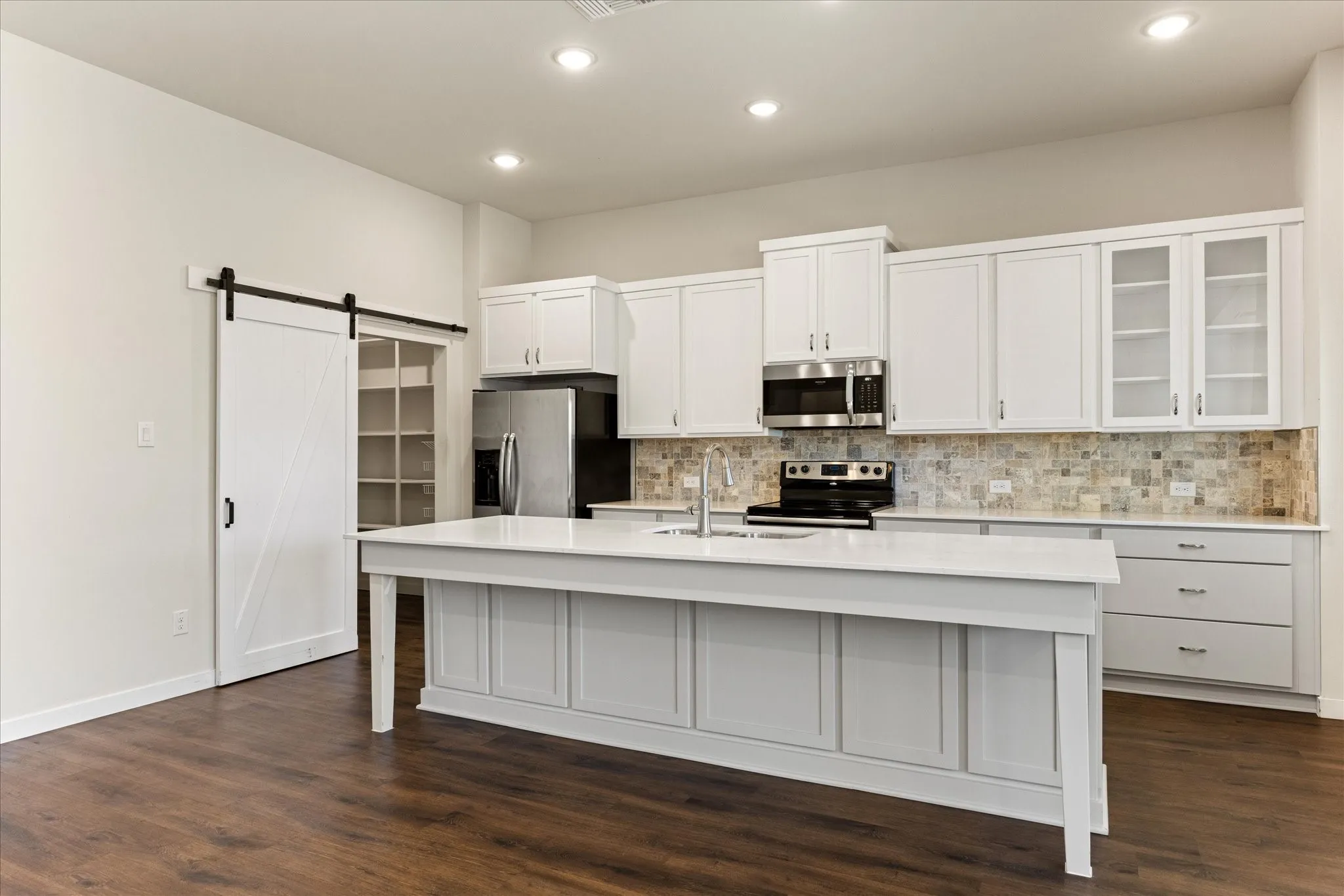 Single Family Residence For Sale in Hood County , 3805 Sage Court, Granbury, Texas 76048, 4 Bedroom, 3 Bathroom, 2 Garage spaces, 2,423 Sqft, built in 2022, mls#21344975, Real Estate Agent in Granbury, Homes For Sale in Hood county, Homes For Sale in Granbury, Realtor in Granbury Texas, Real Estate Brokerage Independent Realty Texas, Luminita Cordes Realtor