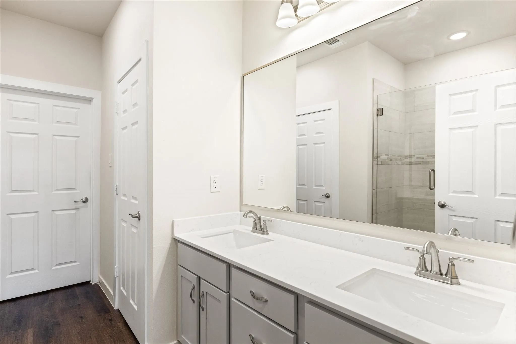Single Family Residence For Sale in Hood County , 3805 Sage Court, Granbury, Texas 76048, 4 Bedroom, 3 Bathroom, 2 Garage spaces, 2,423 Sqft, built in 2022, mls#21344975, Real Estate Agent in Granbury, Homes For Sale in Hood county, Homes For Sale in Granbury, Realtor in Granbury Texas, Real Estate Brokerage Independent Realty Texas, Luminita Cordes Realtor