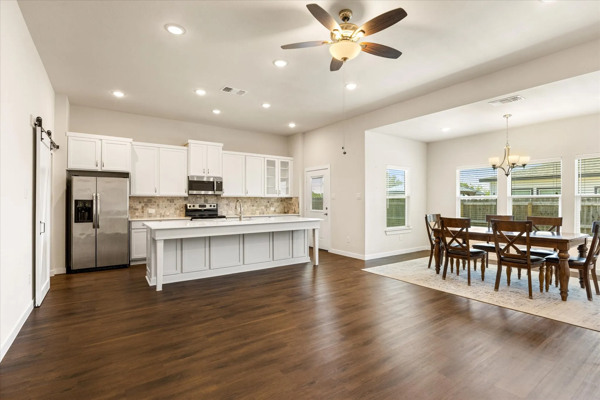 Single Family Residence For Sale in Hood County , 3805 Sage Court, Granbury, Texas 76048, 4 Bedroom, 3 Bathroom, 2 Garage spaces, 2,423 Sqft, built in 2022, mls#21344975, Real Estate Agent in Granbury, Homes For Sale in Hood county, Homes For Sale in Granbury, Realtor in Granbury Texas, Real Estate Brokerage Independent Realty Texas, Luminita Cordes Realtor