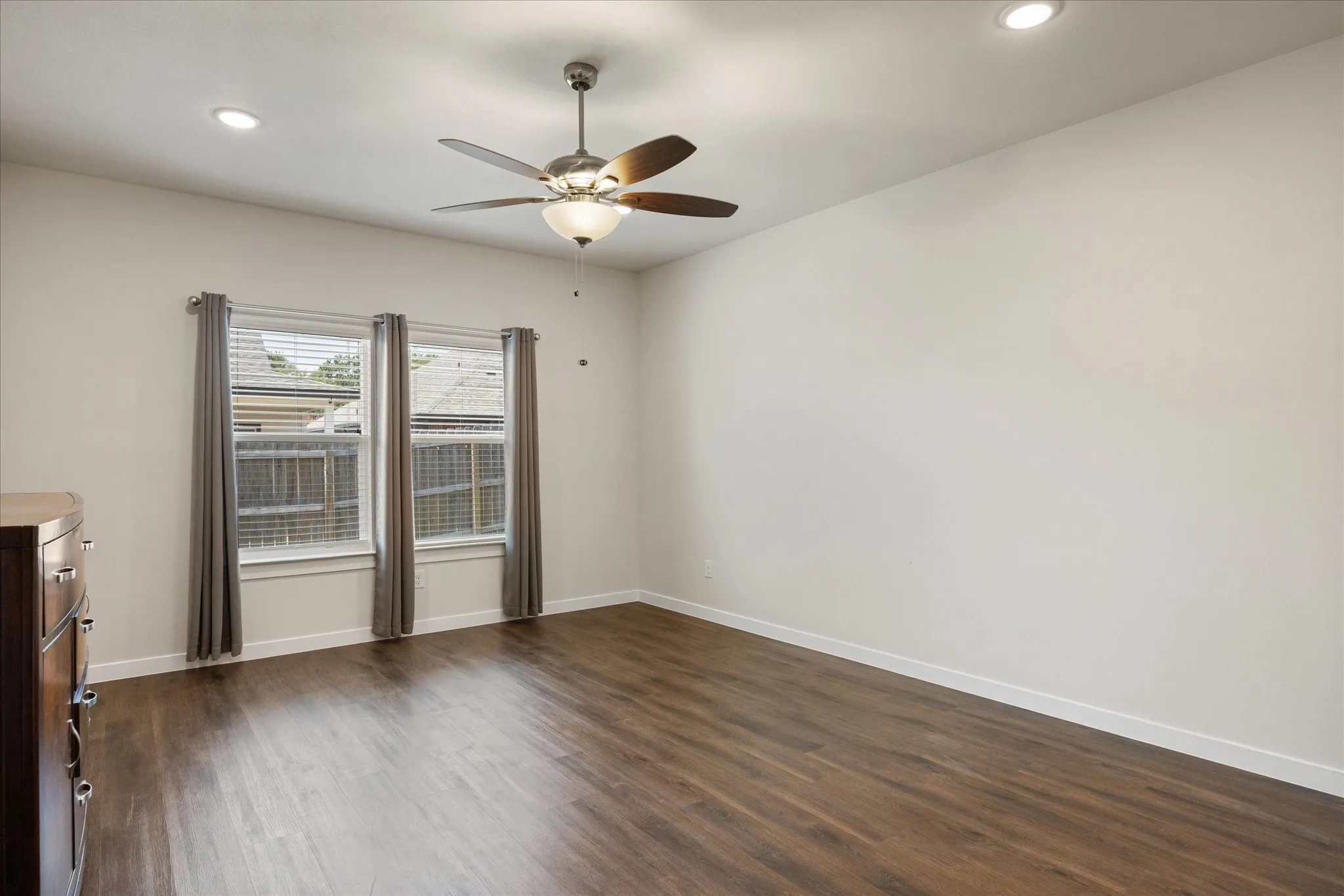 Single Family Residence For Sale in Hood County , 3805 Sage Court, Granbury, Texas 76048, 4 Bedroom, 3 Bathroom, 2 Garage spaces, 2,423 Sqft, built in 2022, mls#21344975, Real Estate Agent in Granbury, Homes For Sale in Hood county, Homes For Sale in Granbury, Realtor in Granbury Texas, Real Estate Brokerage Independent Realty Texas, Luminita Cordes Realtor