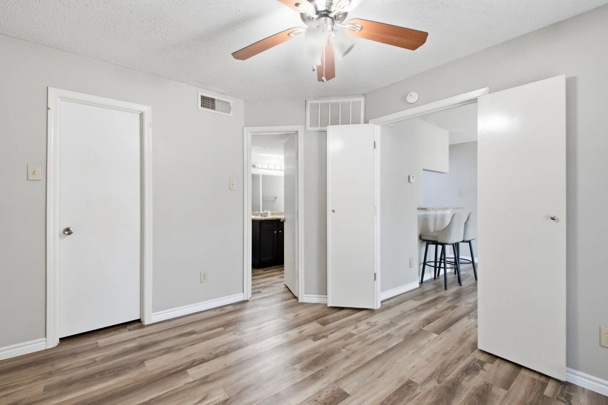 Condominium For Sale in Collin County , 18333 Roehampton Drive 416, Dallas, Texas 75252, 1 Bedroom, 1 Bathroom, Garage spaces, 448 Sqft, built in 1985, mls#21352876, Real Estate Agent in Dallas, Homes For Sale in Collin county, Homes For Sale in Dallas, Realtor in Dallas Texas, Real Estate Brokerage Independent Realty Texas, Luminita Cordes Realtor