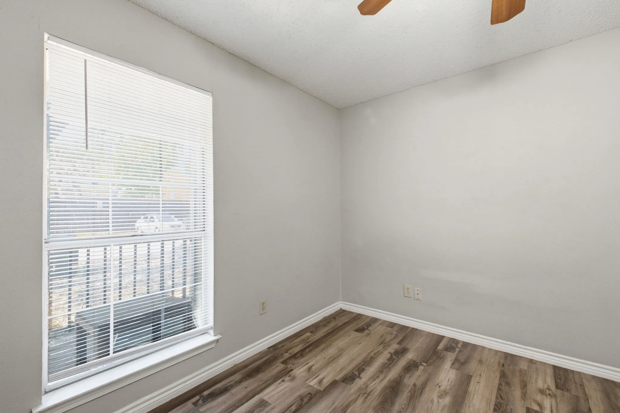 Condominium For Sale in Collin County , 18333 Roehampton Drive 416, Dallas, Texas 75252, 1 Bedroom, 1 Bathroom, Garage spaces, 448 Sqft, built in 1985, mls#21352876, Real Estate Agent in Dallas, Homes For Sale in Collin county, Homes For Sale in Dallas, Realtor in Dallas Texas, Real Estate Brokerage Independent Realty Texas, Luminita Cordes Realtor