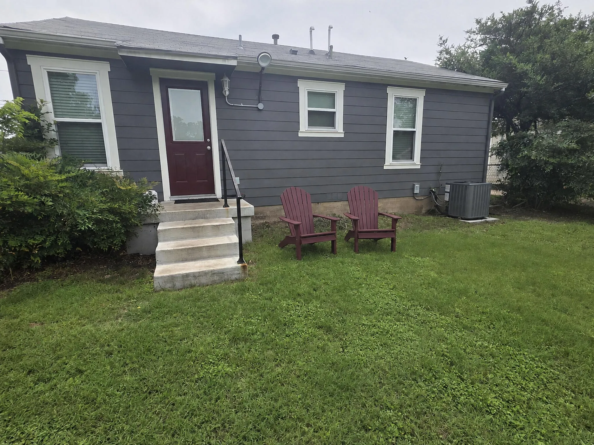 Single Family Residence For Sale in Dallas County , 3811 Academy Drive, Dallas, Texas 75227, 2 Bedroom, 1 Bathroom, Garage spaces, 704 Sqft, built in 1949, Price $182,000, mls#21352885, Real Estate Agent in Dallas, Homes For Sale in Dallas county, Homes For Sale in Dallas, Realtor in Dallas Texas, Real Estate Brokerage Independent Realty Texas, Luminita Cordes Realtor