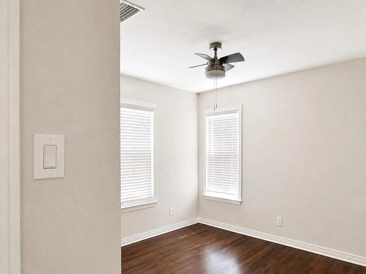 Single Family Residence For Sale in Dallas County , 3811 Academy Drive, Dallas, Texas 75227, 2 Bedroom, 1 Bathroom, Garage spaces, 704 Sqft, built in 1949, Price $182,000, mls#21352885, Real Estate Agent in Dallas, Homes For Sale in Dallas county, Homes For Sale in Dallas, Realtor in Dallas Texas, Real Estate Brokerage Independent Realty Texas, Luminita Cordes Realtor