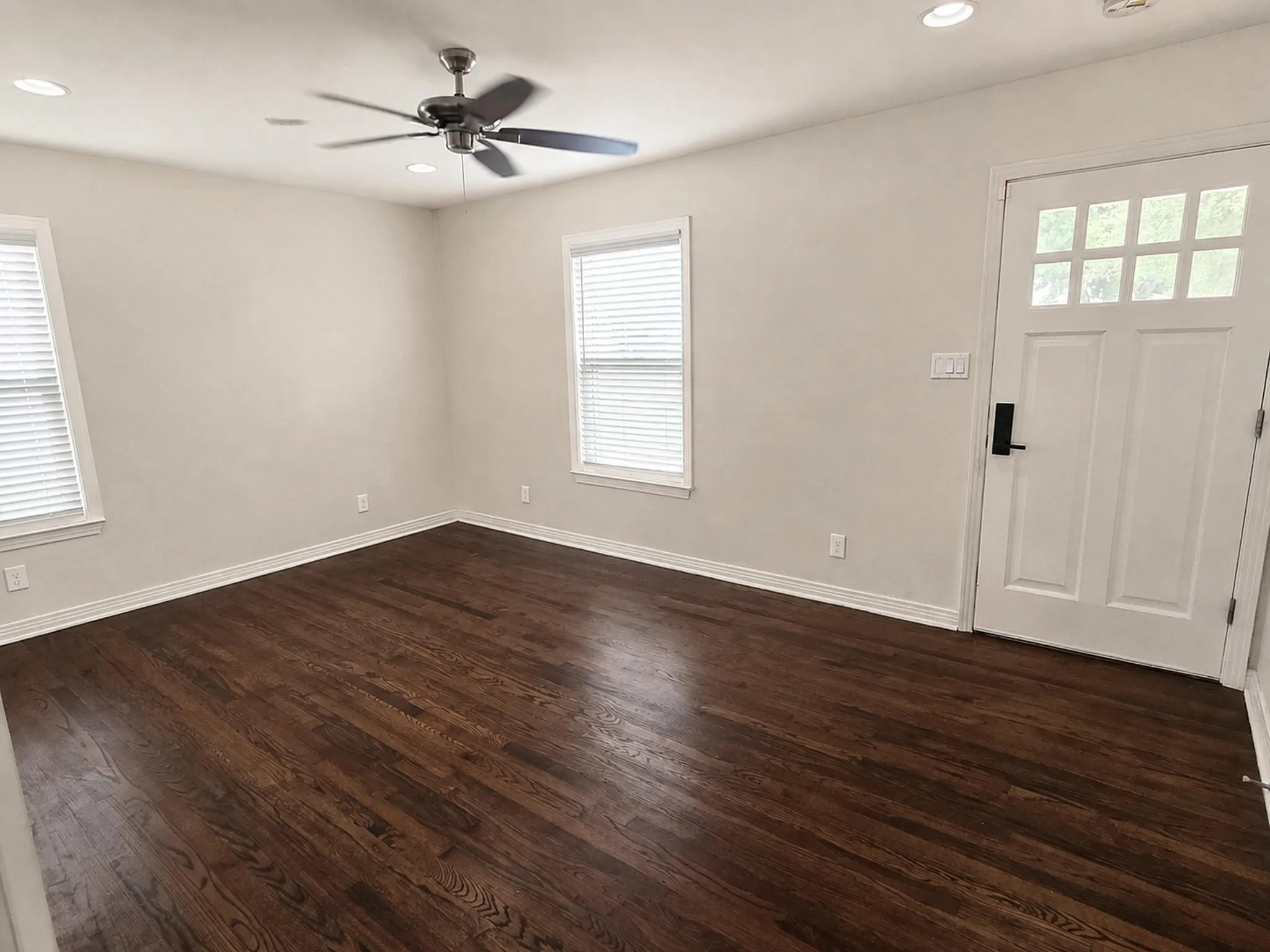 Single Family Residence For Sale in Dallas County , 3811 Academy Drive, Dallas, Texas 75227, 2 Bedroom, 1 Bathroom, Garage spaces, 704 Sqft, built in 1949, Price $182,000, mls#21352885, Real Estate Agent in Dallas, Homes For Sale in Dallas county, Homes For Sale in Dallas, Realtor in Dallas Texas, Real Estate Brokerage Independent Realty Texas, Luminita Cordes Realtor