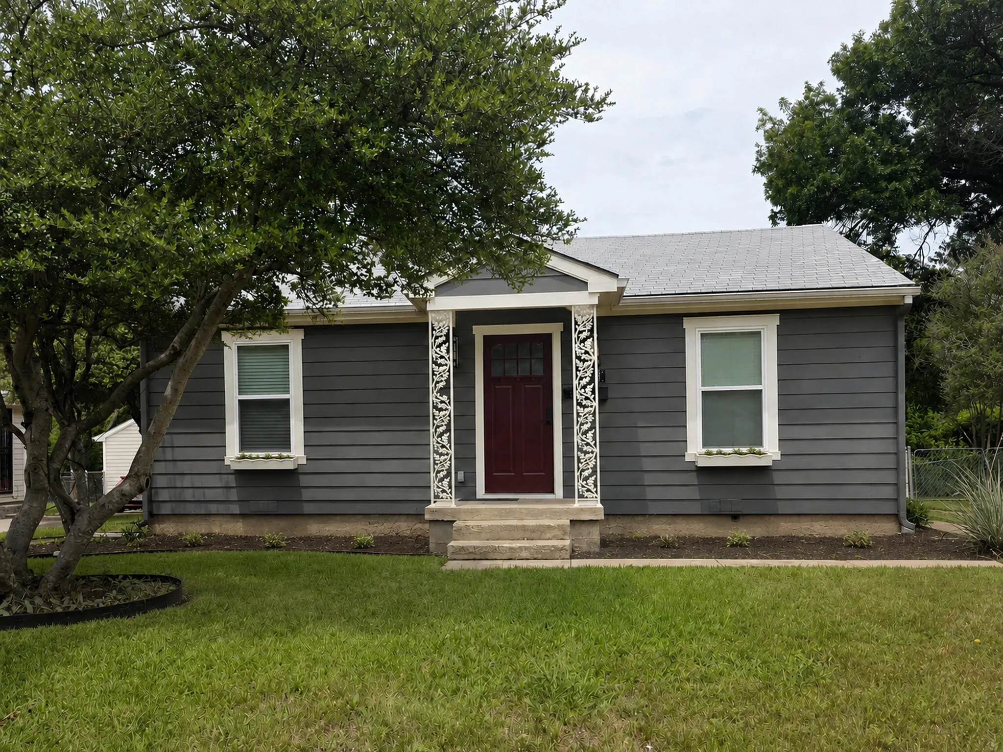 Single Family Residence For Sale in Dallas County , 3811 Academy Drive, Dallas, Texas 75227, 2 Bedroom, 1 Bathroom, Garage spaces, 704 Sqft, built in 1949, Price $182,000, mls#21352885, Real Estate Agent in Dallas, Homes For Sale in Dallas county, Homes For Sale in Dallas, Realtor in Dallas Texas, Real Estate Brokerage Independent Realty Texas, Luminita Cordes Realtor