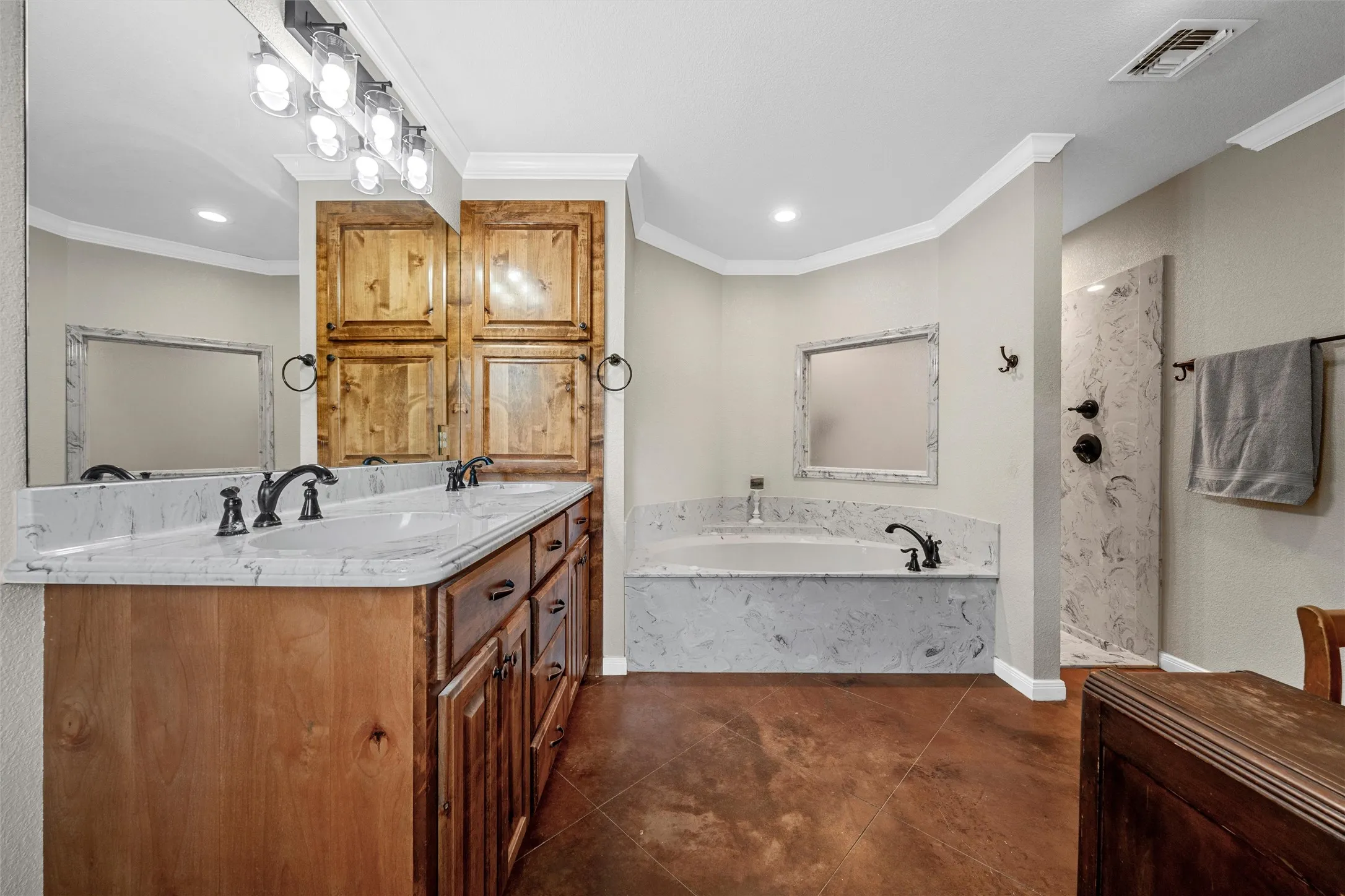 Single Family Residence For Sale in Mc Lennan County , 1200 N Davis Street, West, Texas 76691, 3 Bedroom, 4 Bathroom, 2 Garage spaces, 2,020 Sqft, built in 2016, mls#21351302, Real Estate Agent in West, Homes For Sale in Mc Lennan county, Homes For Sale in West, Realtor in West Texas, Real Estate Brokerage Independent Realty Texas, Luminita Cordes Realtor