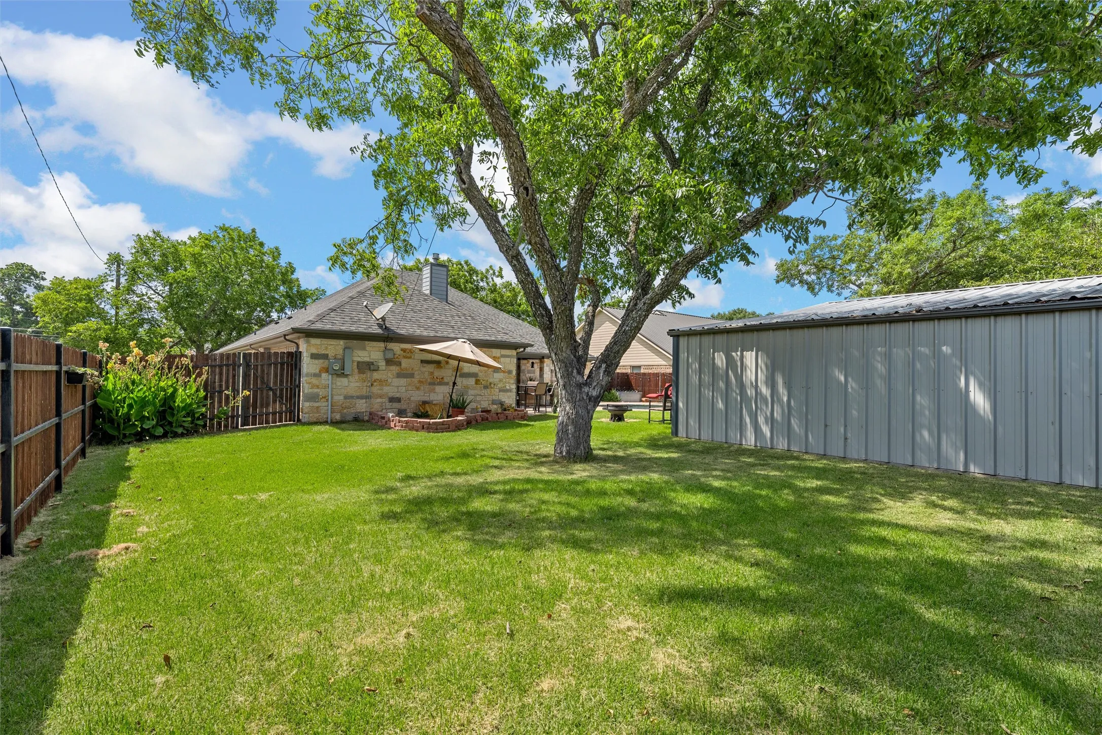 Single Family Residence For Sale in Mc Lennan County , 1200 N Davis Street, West, Texas 76691, 3 Bedroom, 4 Bathroom, 2 Garage spaces, 2,020 Sqft, built in 2016, mls#21351302, Real Estate Agent in West, Homes For Sale in Mc Lennan county, Homes For Sale in West, Realtor in West Texas, Real Estate Brokerage Independent Realty Texas, Luminita Cordes Realtor