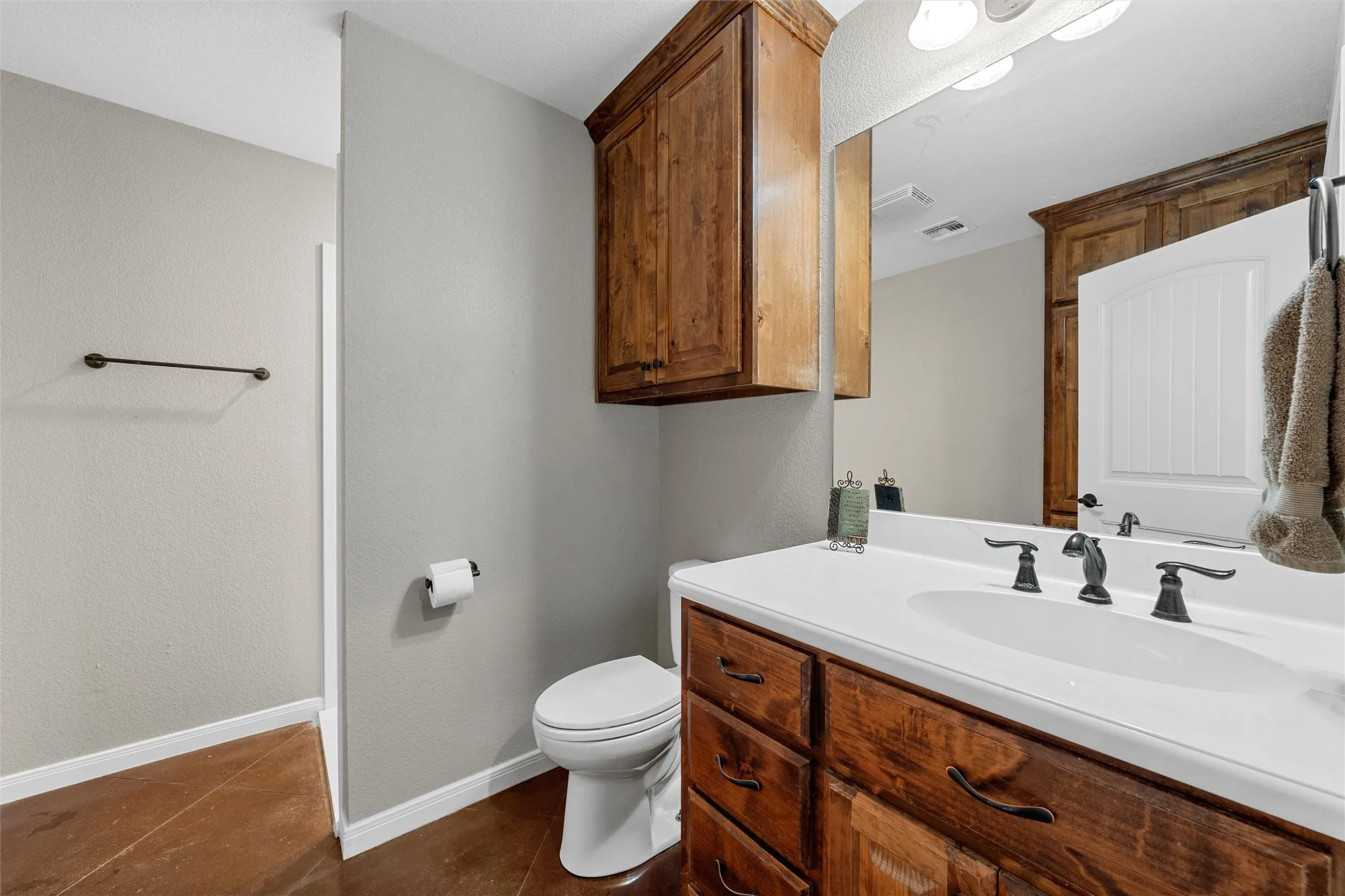 Single Family Residence For Sale in Mc Lennan County , 1200 N Davis Street, West, Texas 76691, 3 Bedroom, 4 Bathroom, 2 Garage spaces, 2,020 Sqft, built in 2016, mls#21351302, Real Estate Agent in West, Homes For Sale in Mc Lennan county, Homes For Sale in West, Realtor in West Texas, Real Estate Brokerage Independent Realty Texas, Luminita Cordes Realtor
