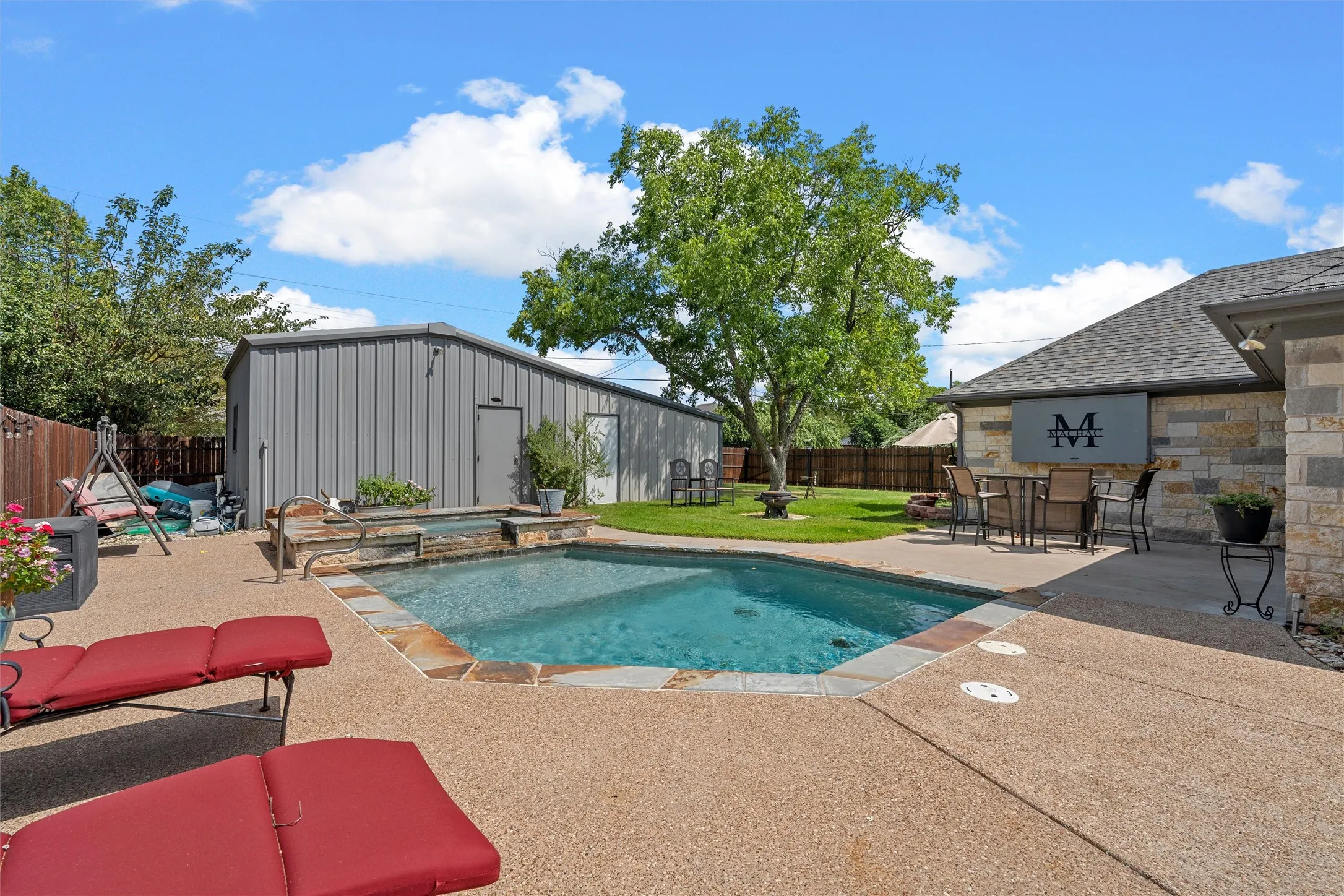 Single Family Residence For Sale in Mc Lennan County , 1200 N Davis Street, West, Texas 76691, 3 Bedroom, 4 Bathroom, 2 Garage spaces, 2,020 Sqft, built in 2016, mls#21351302, Real Estate Agent in West, Homes For Sale in Mc Lennan county, Homes For Sale in West, Realtor in West Texas, Real Estate Brokerage Independent Realty Texas, Luminita Cordes Realtor