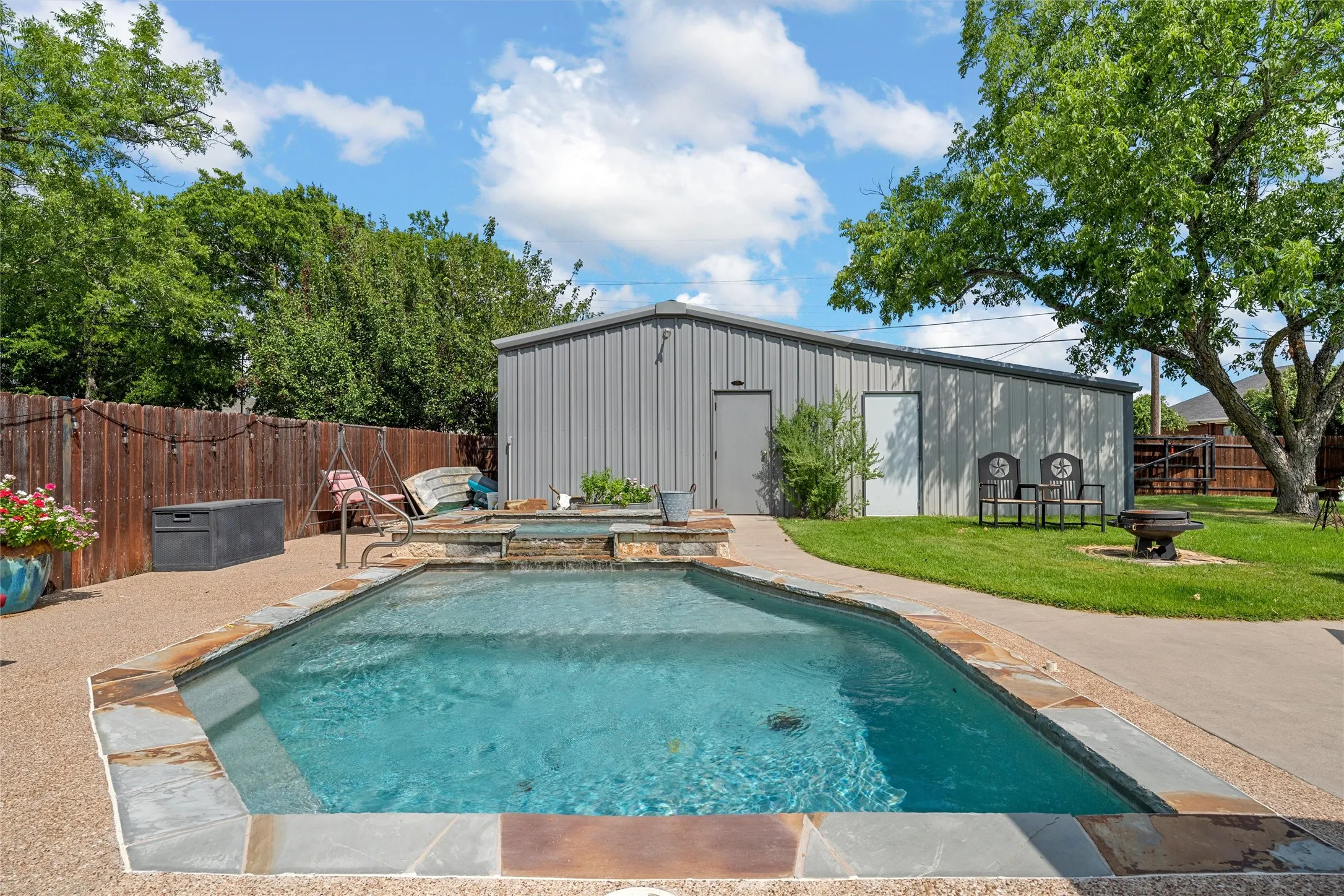 Single Family Residence For Sale in Mc Lennan County , 1200 N Davis Street, West, Texas 76691, 3 Bedroom, 4 Bathroom, 2 Garage spaces, 2,020 Sqft, built in 2016, mls#21351302, Real Estate Agent in West, Homes For Sale in Mc Lennan county, Homes For Sale in West, Realtor in West Texas, Real Estate Brokerage Independent Realty Texas, Luminita Cordes Realtor
