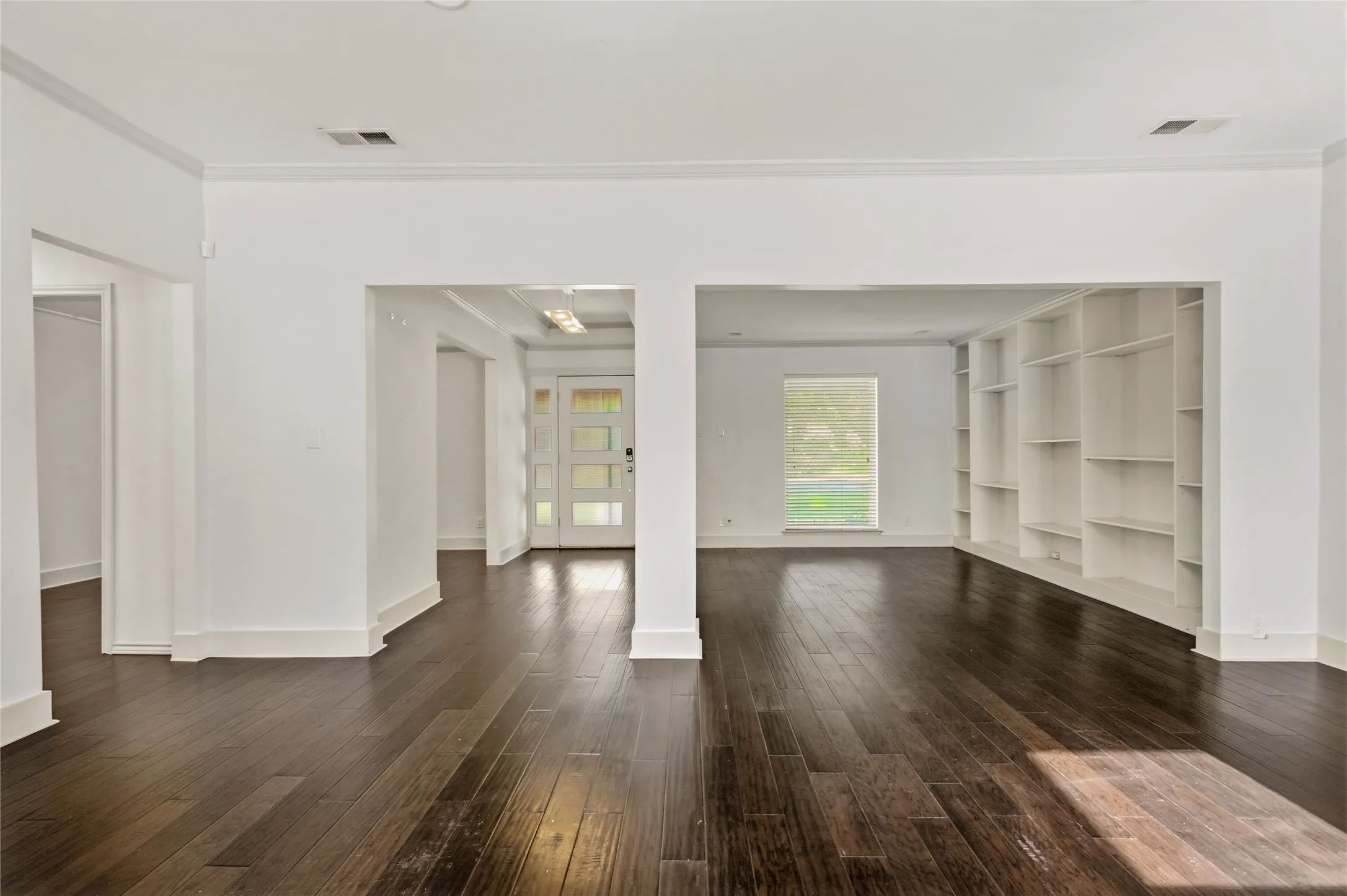 Single Family Residence For Sale in Dallas County , 9178 Glen Springs Drive, Dallas, Texas 75243, 4 Bedroom, 4 Bathroom, 2 Garage spaces, 3,910 Sqft, built in 1973, mls#21324287, Real Estate Agent in Dallas, Homes For Sale in Dallas county, Homes For Sale in Dallas, Realtor in Dallas Texas, Real Estate Brokerage Independent Realty Texas, Luminita Cordes Realtor