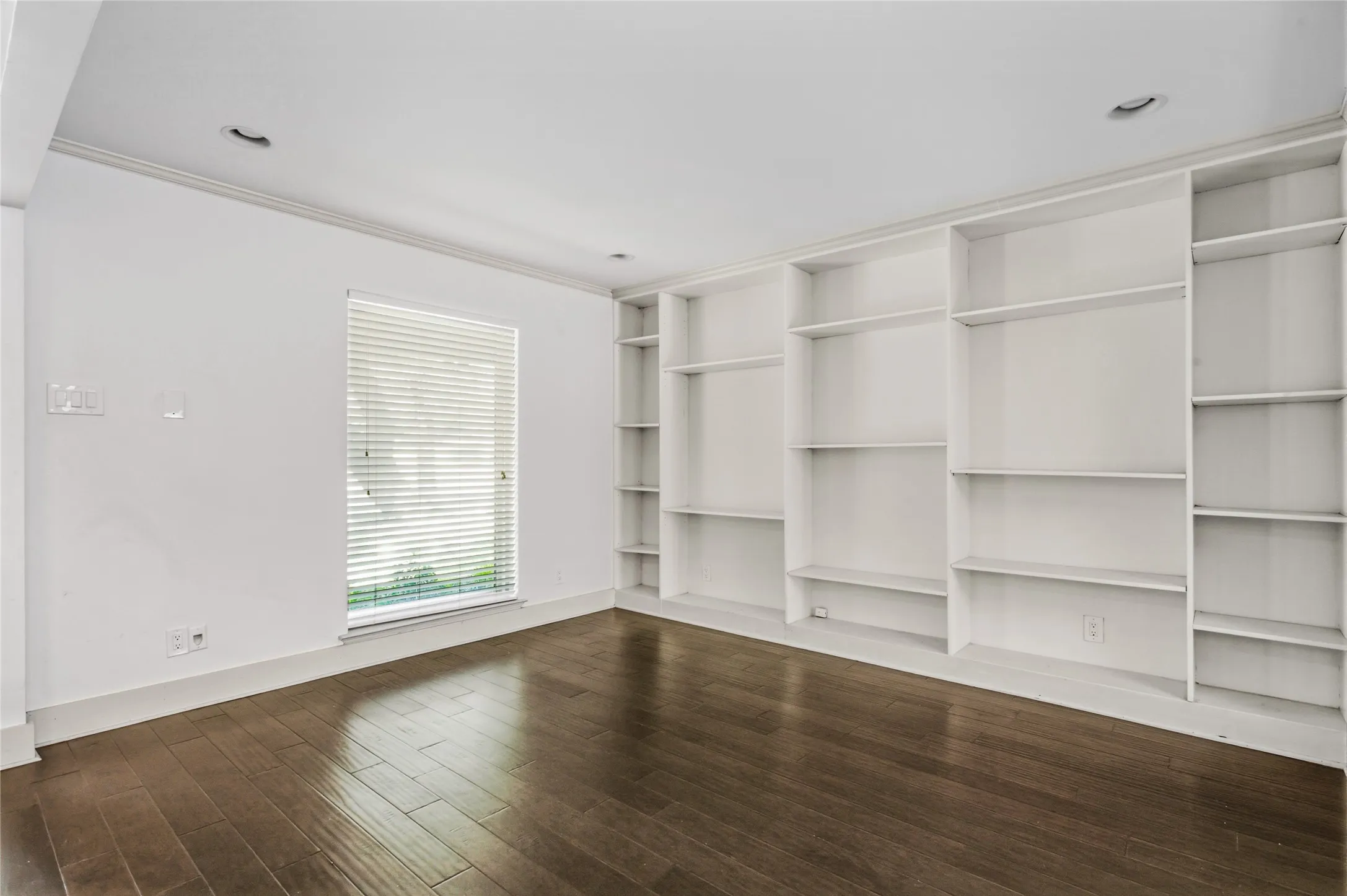 Single Family Residence For Sale in Dallas County , 9178 Glen Springs Drive, Dallas, Texas 75243, 4 Bedroom, 4 Bathroom, 2 Garage spaces, 3,910 Sqft, built in 1973, mls#21324287, Real Estate Agent in Dallas, Homes For Sale in Dallas county, Homes For Sale in Dallas, Realtor in Dallas Texas, Real Estate Brokerage Independent Realty Texas, Luminita Cordes Realtor