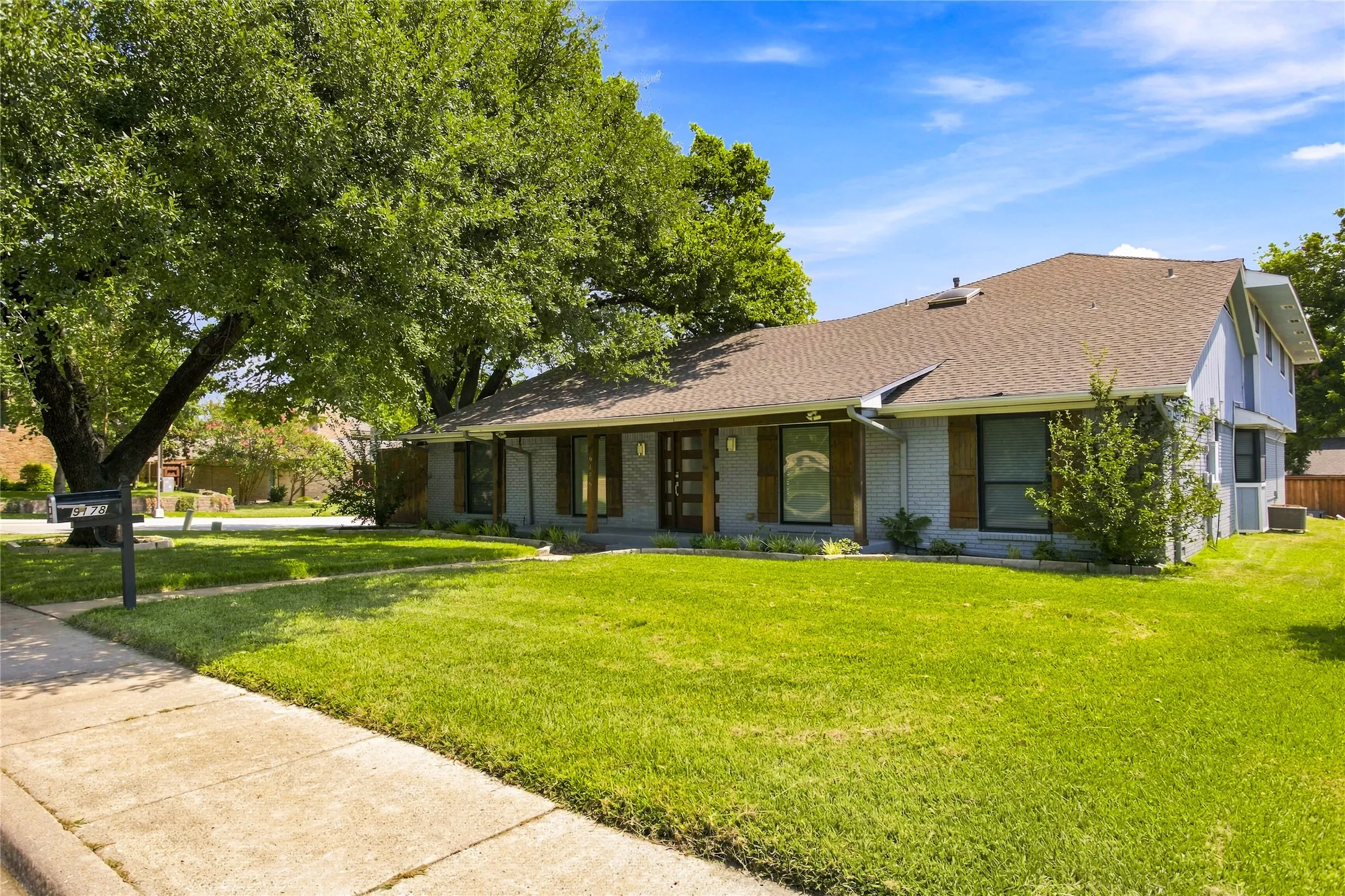 Single Family Residence For Sale in Dallas County , 9178 Glen Springs Drive, Dallas, Texas 75243, 4 Bedroom, 4 Bathroom, 2 Garage spaces, 3,910 Sqft, built in 1973, mls#21324287, Real Estate Agent in Dallas, Homes For Sale in Dallas county, Homes For Sale in Dallas, Realtor in Dallas Texas, Real Estate Brokerage Independent Realty Texas, Luminita Cordes Realtor