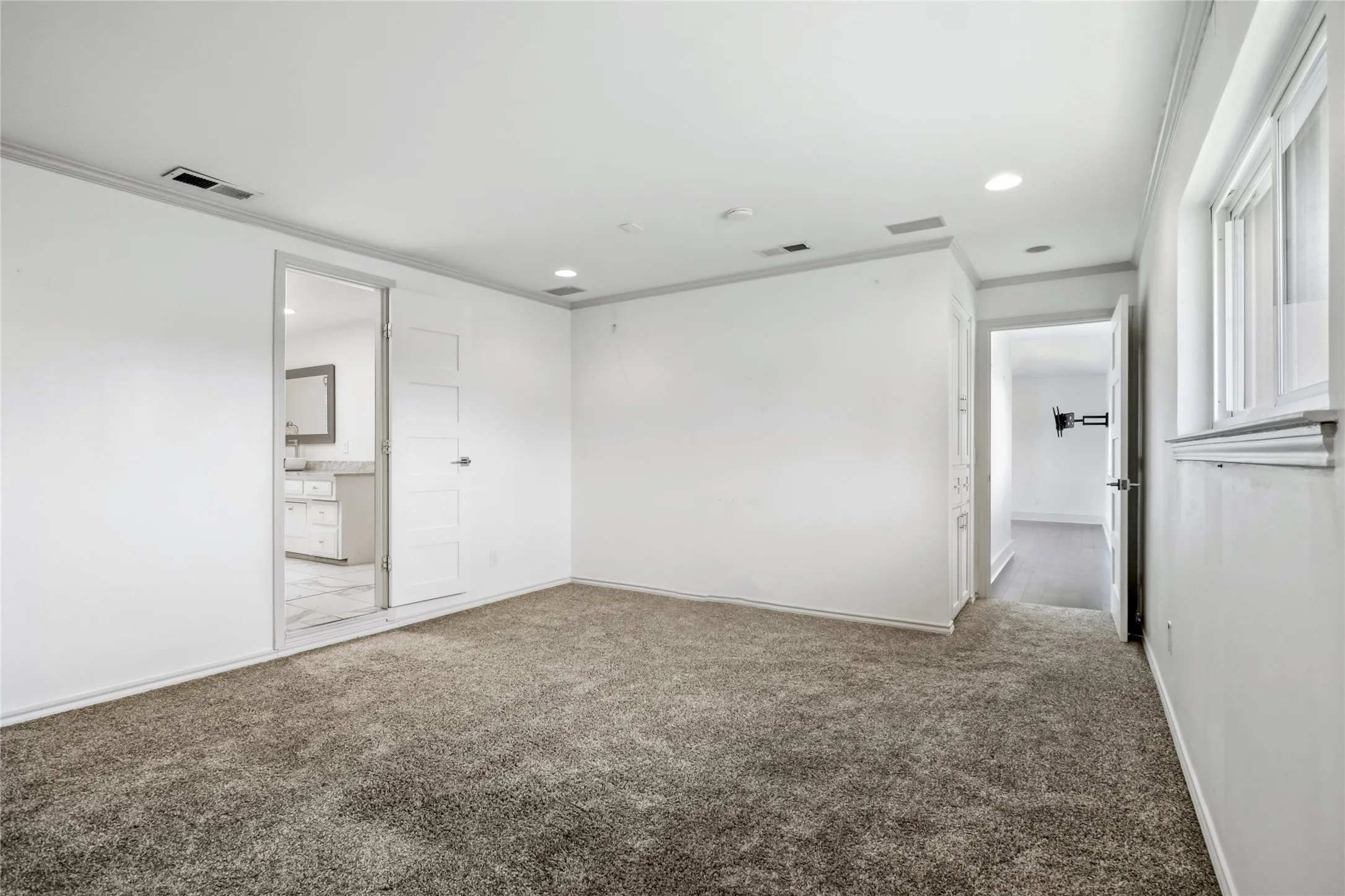Single Family Residence For Sale in Dallas County , 9178 Glen Springs Drive, Dallas, Texas 75243, 4 Bedroom, 4 Bathroom, 2 Garage spaces, 3,910 Sqft, built in 1973, mls#21324287, Real Estate Agent in Dallas, Homes For Sale in Dallas county, Homes For Sale in Dallas, Realtor in Dallas Texas, Real Estate Brokerage Independent Realty Texas, Luminita Cordes Realtor