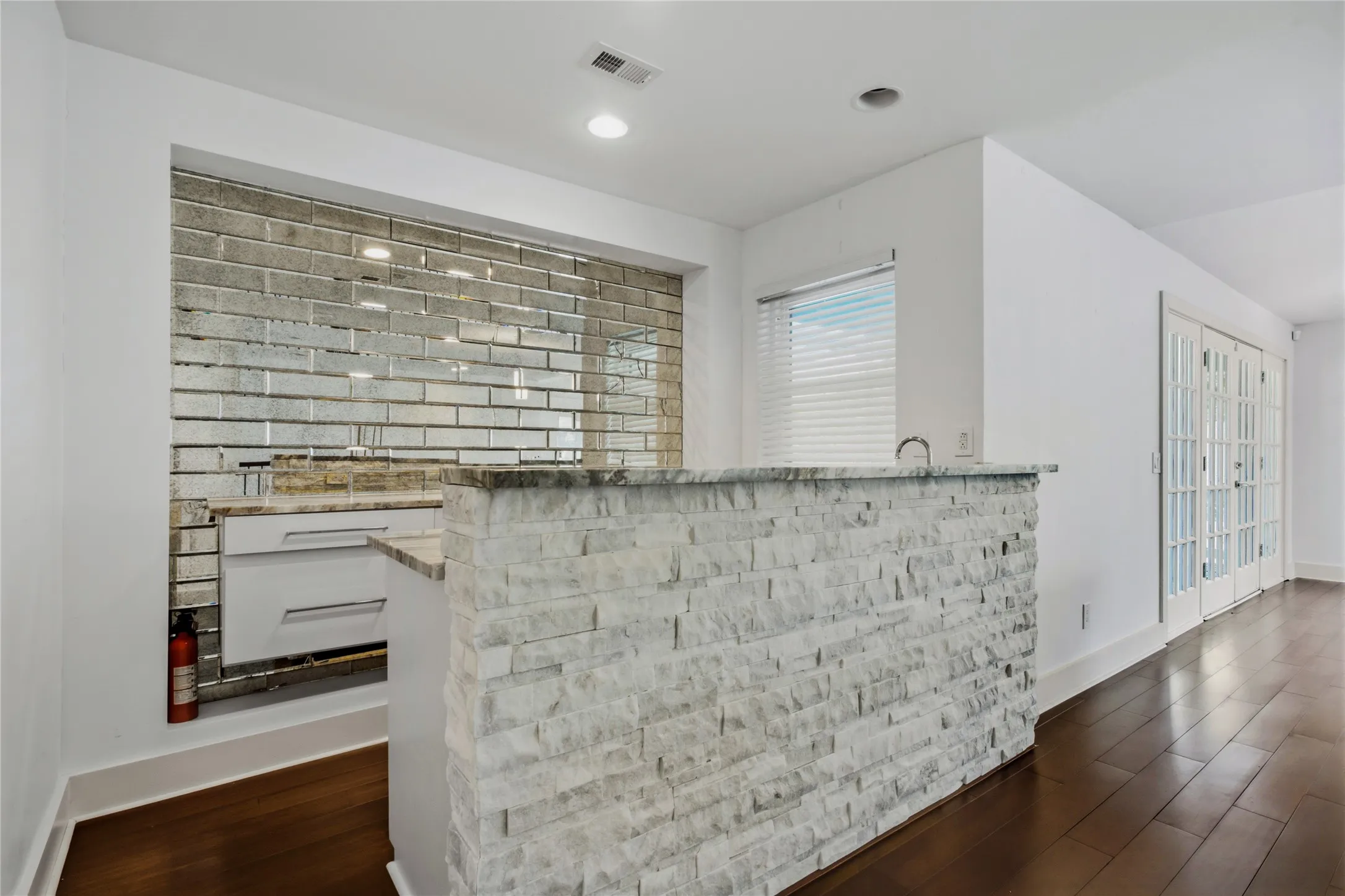 Single Family Residence For Sale in Dallas County , 9178 Glen Springs Drive, Dallas, Texas 75243, 4 Bedroom, 4 Bathroom, 2 Garage spaces, 3,910 Sqft, built in 1973, mls#21324287, Real Estate Agent in Dallas, Homes For Sale in Dallas county, Homes For Sale in Dallas, Realtor in Dallas Texas, Real Estate Brokerage Independent Realty Texas, Luminita Cordes Realtor