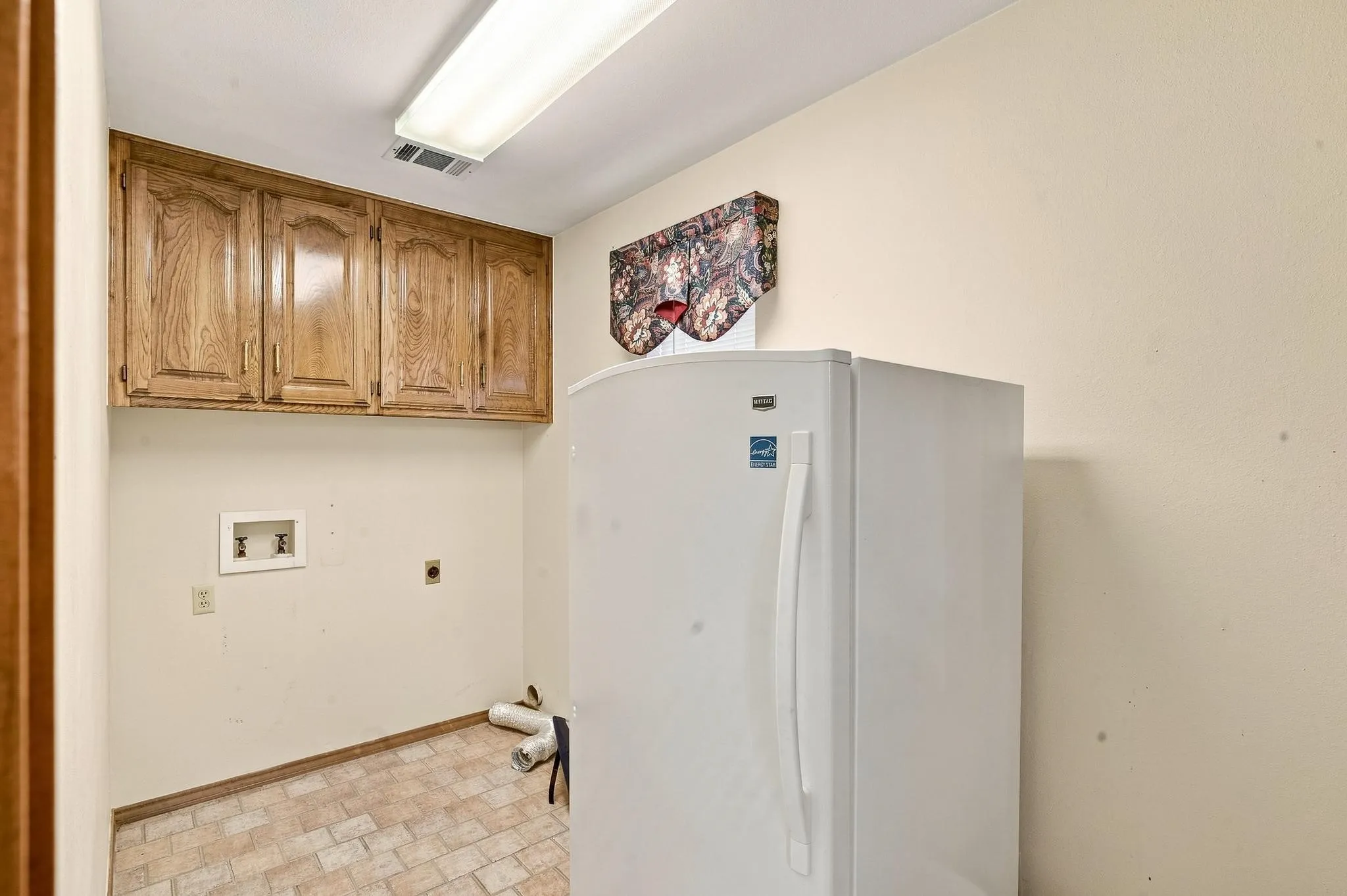 Laundry w/freezer
